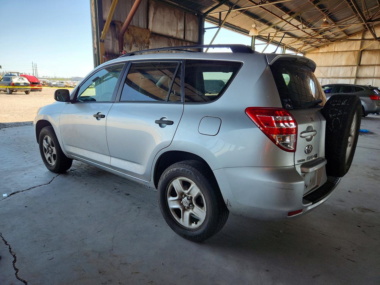 2010 Toyota Rav4 Base Серебряный vin: JTMBF4DV3A5018341