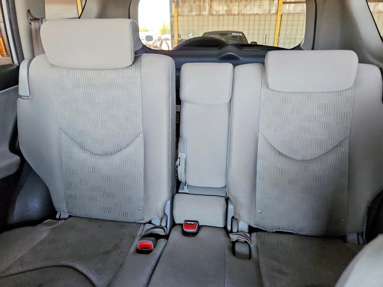 2010 Toyota Rav4 Base Серебряный vin: JTMBF4DV3A5018341