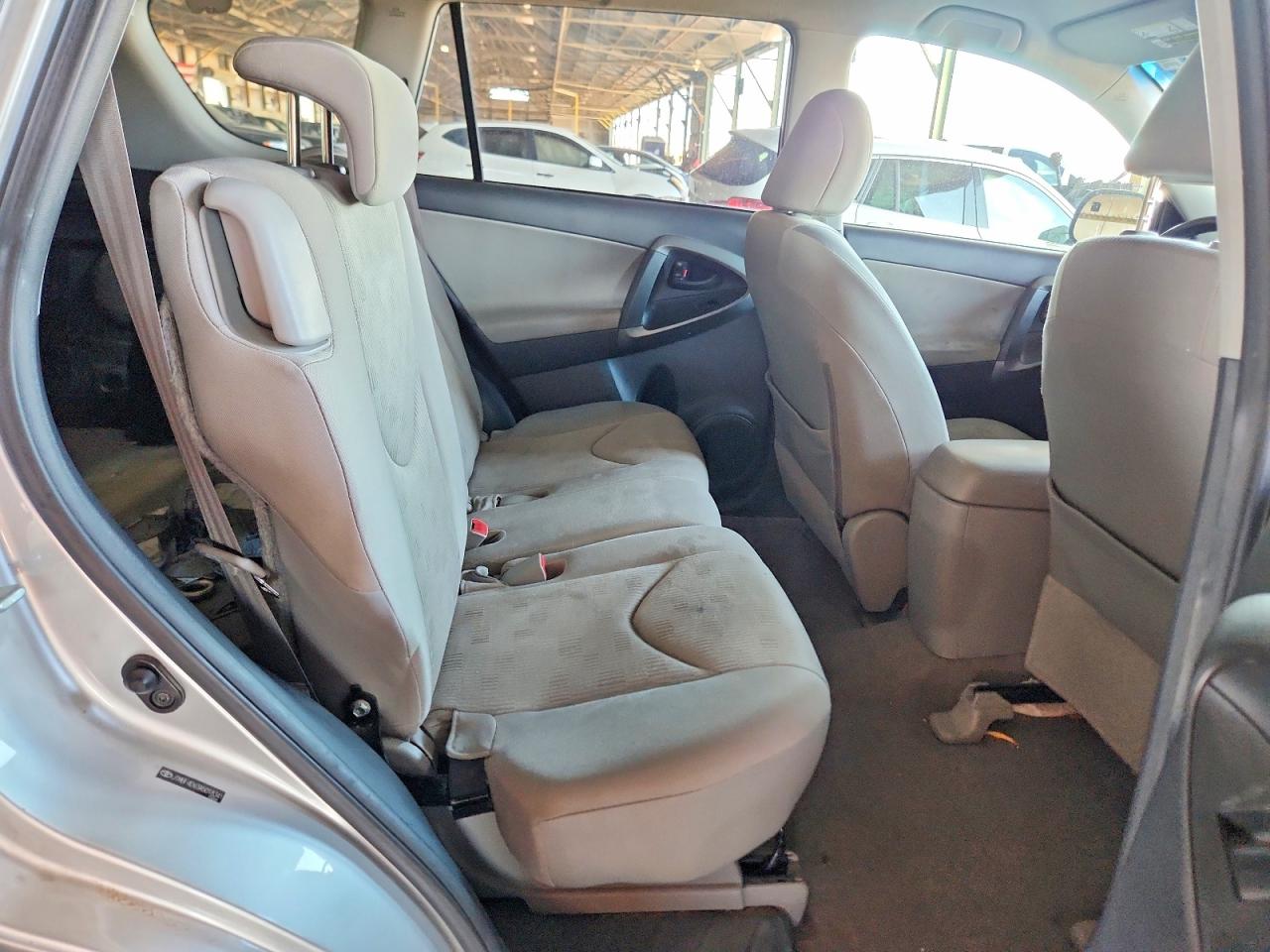 2010 Toyota Rav4 Base Серебряный vin: JTMBF4DV3A5018341