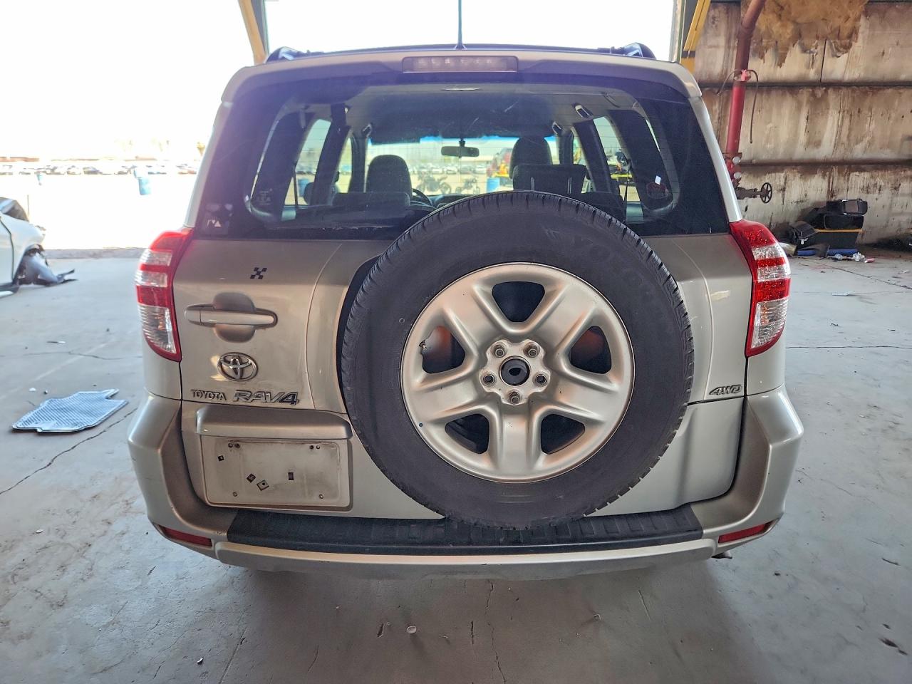 2010 Toyota Rav4 Base Серебряный vin: JTMBF4DV3A5018341