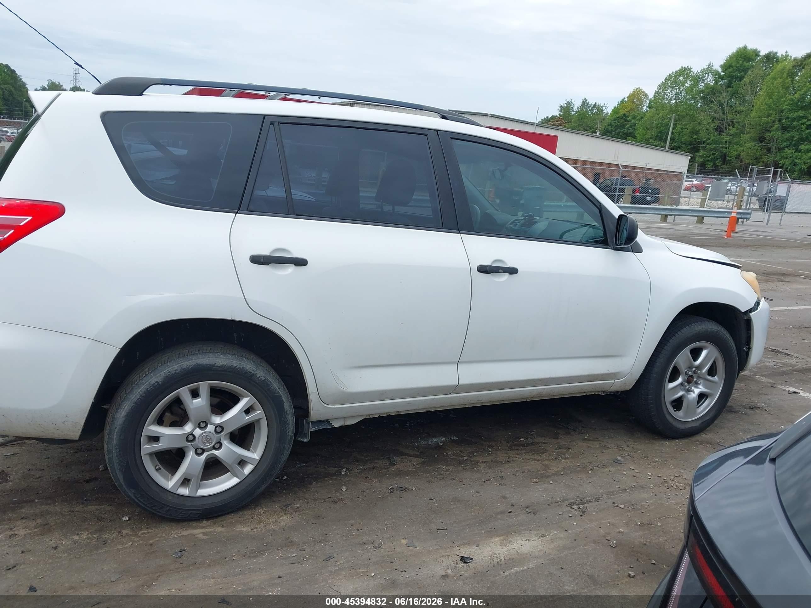 2010 Toyota Rav4   White vin: JTMBF4DV3A5029775
