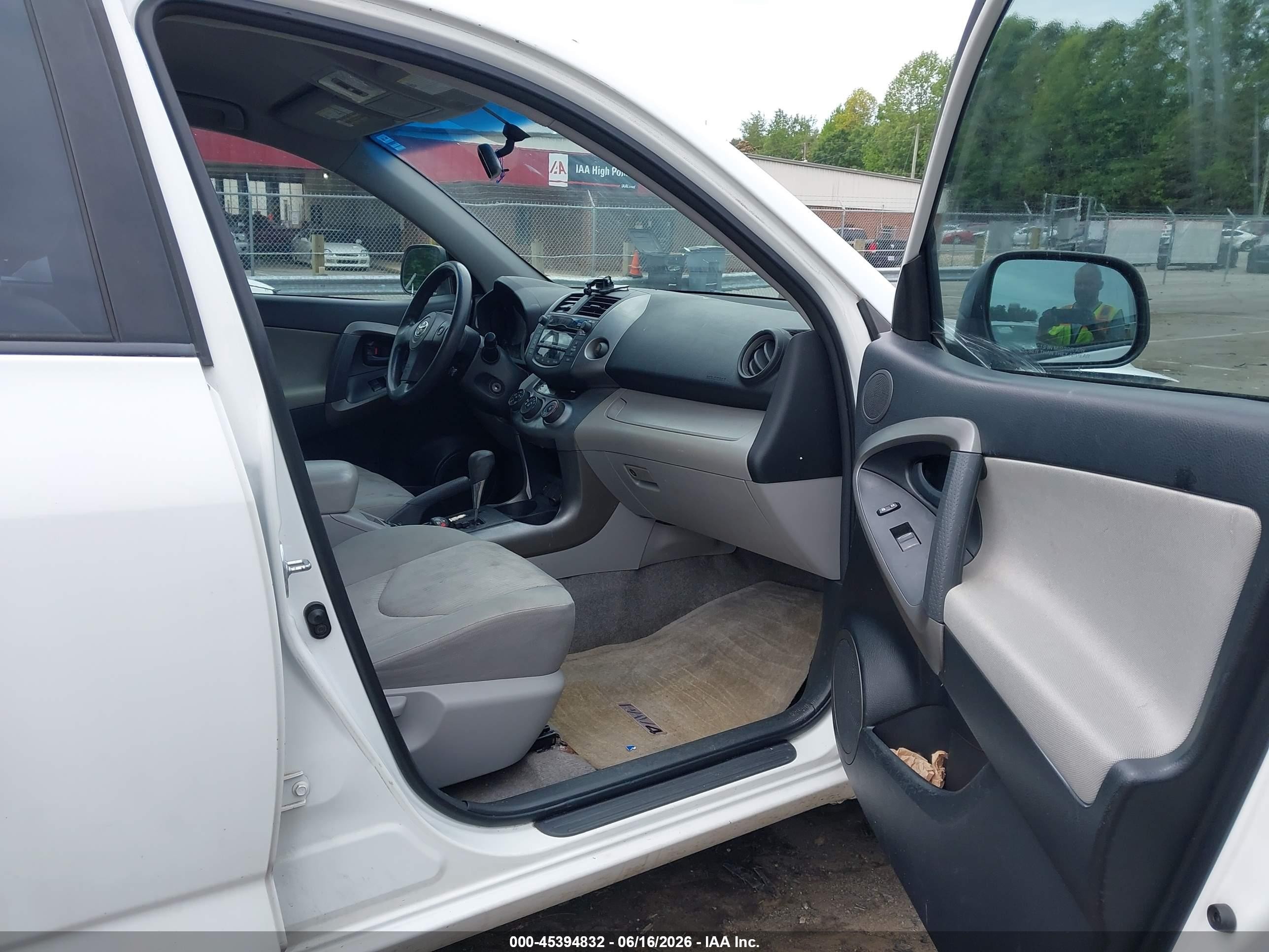 2010 Toyota Rav4   White vin: JTMBF4DV3A5029775