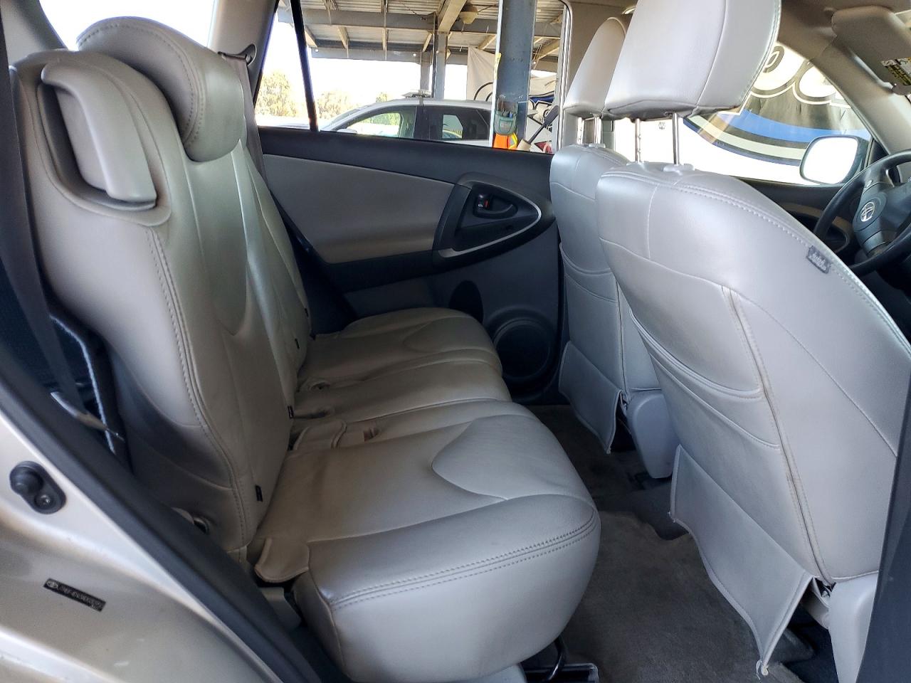 2010 Toyota Rav4 Base Silver vin: JTMBF4DV3AD030950