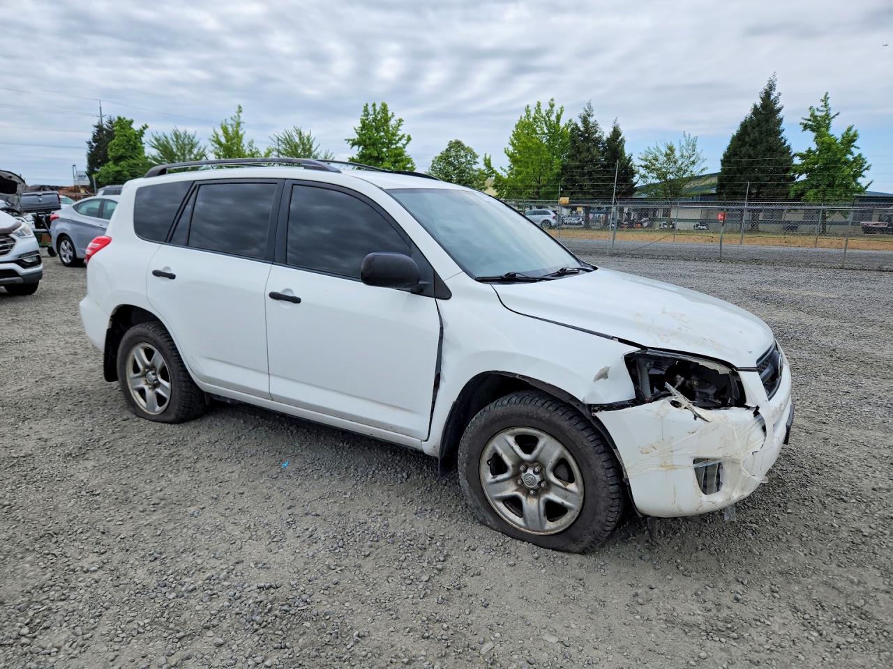 2010 Toyota Rav4 Base White vin: JTMBF4DV3AD034903