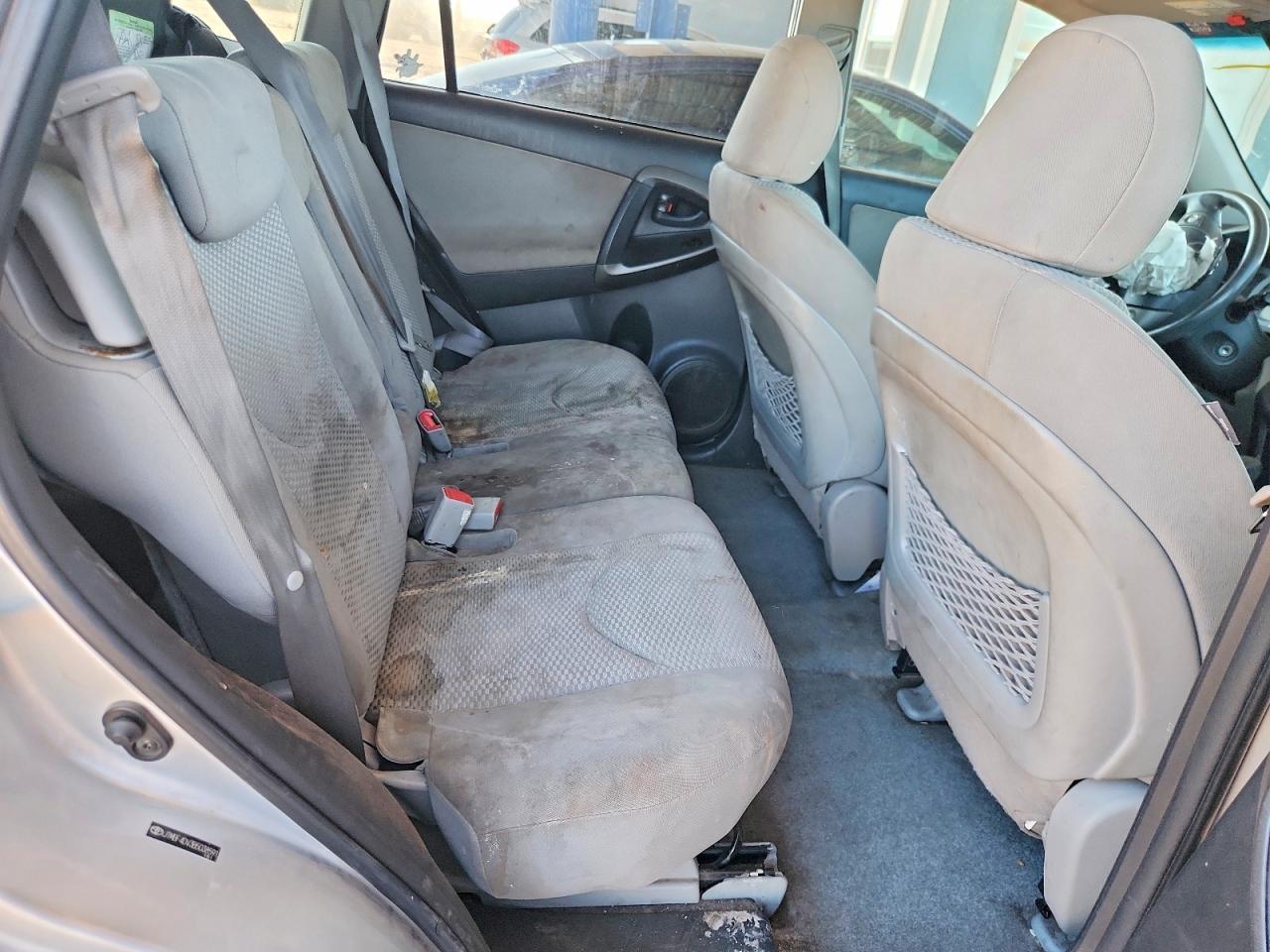2011 Toyota Rav4 Base Silver vin: JTMBF4DV3B5038591