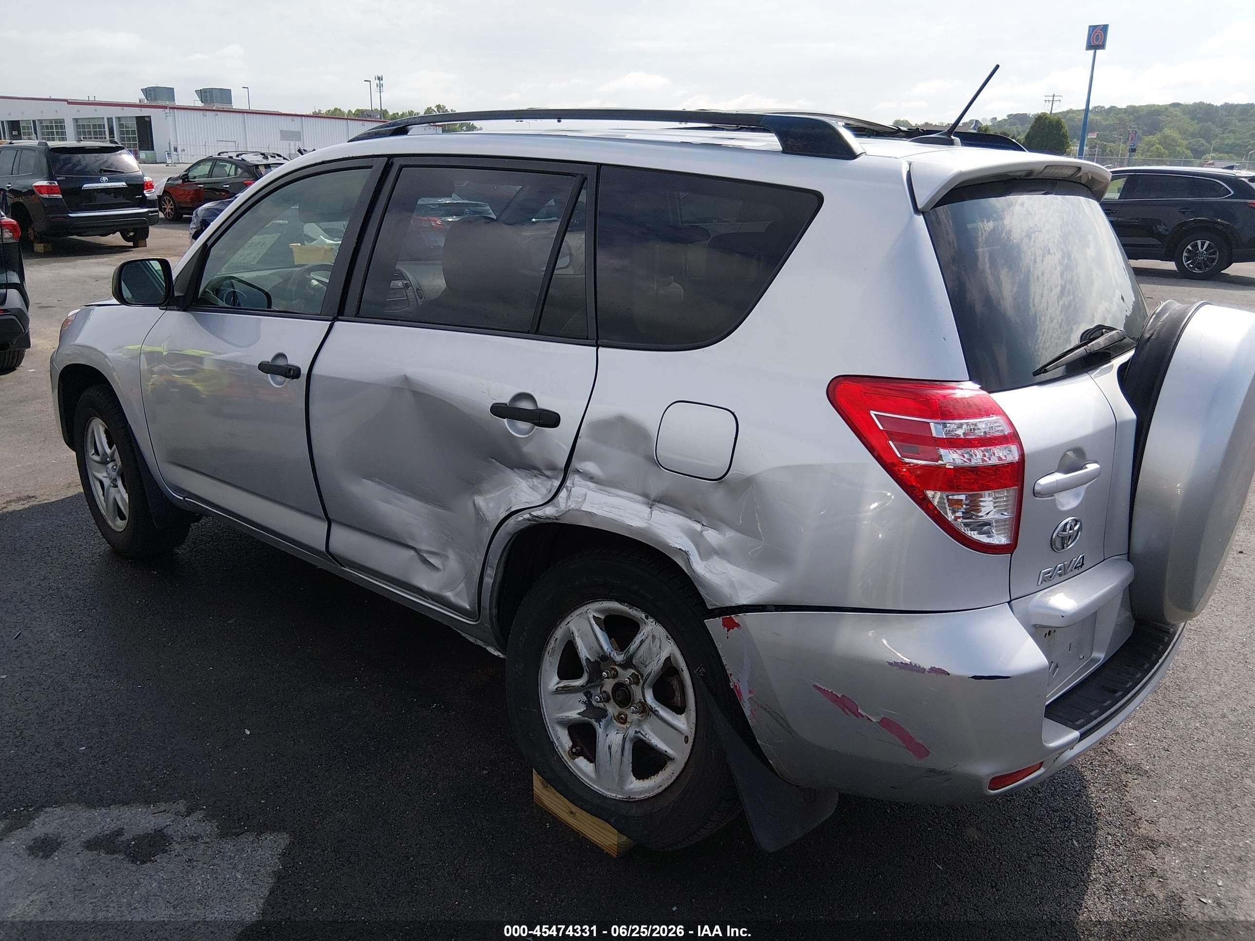 2011 Toyota Rav4   Silver vin: JTMBF4DV3BD040220