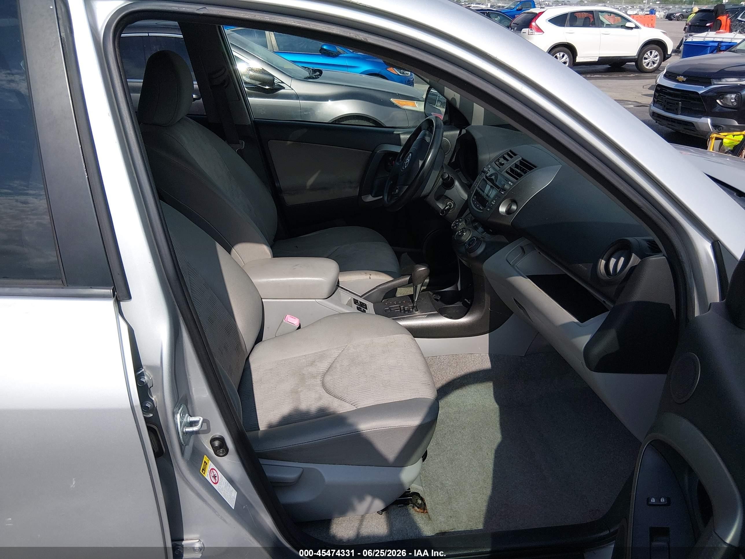 2011 Toyota Rav4   Silver vin: JTMBF4DV3BD040220