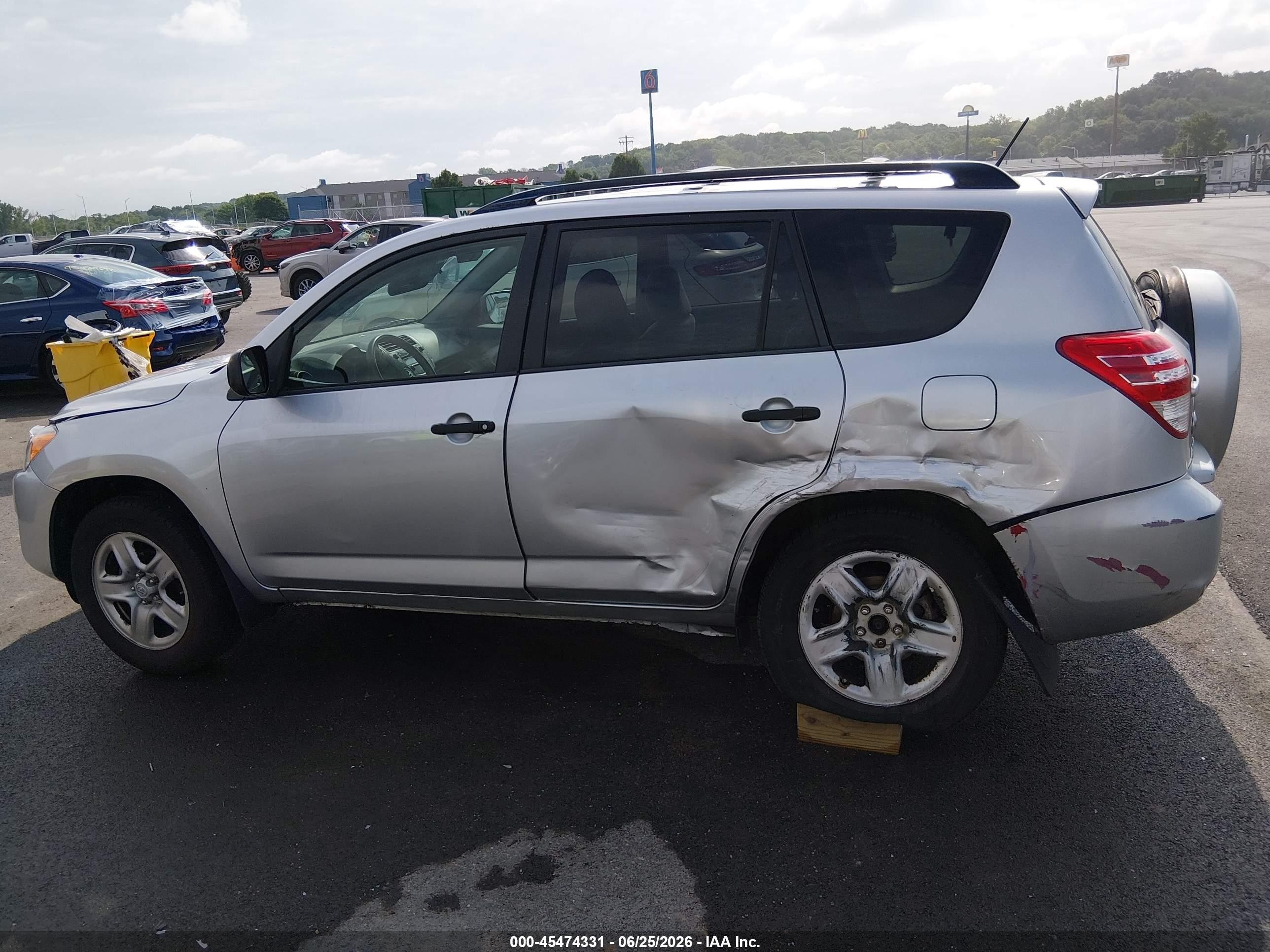 2011 Toyota Rav4   Silver vin: JTMBF4DV3BD040220