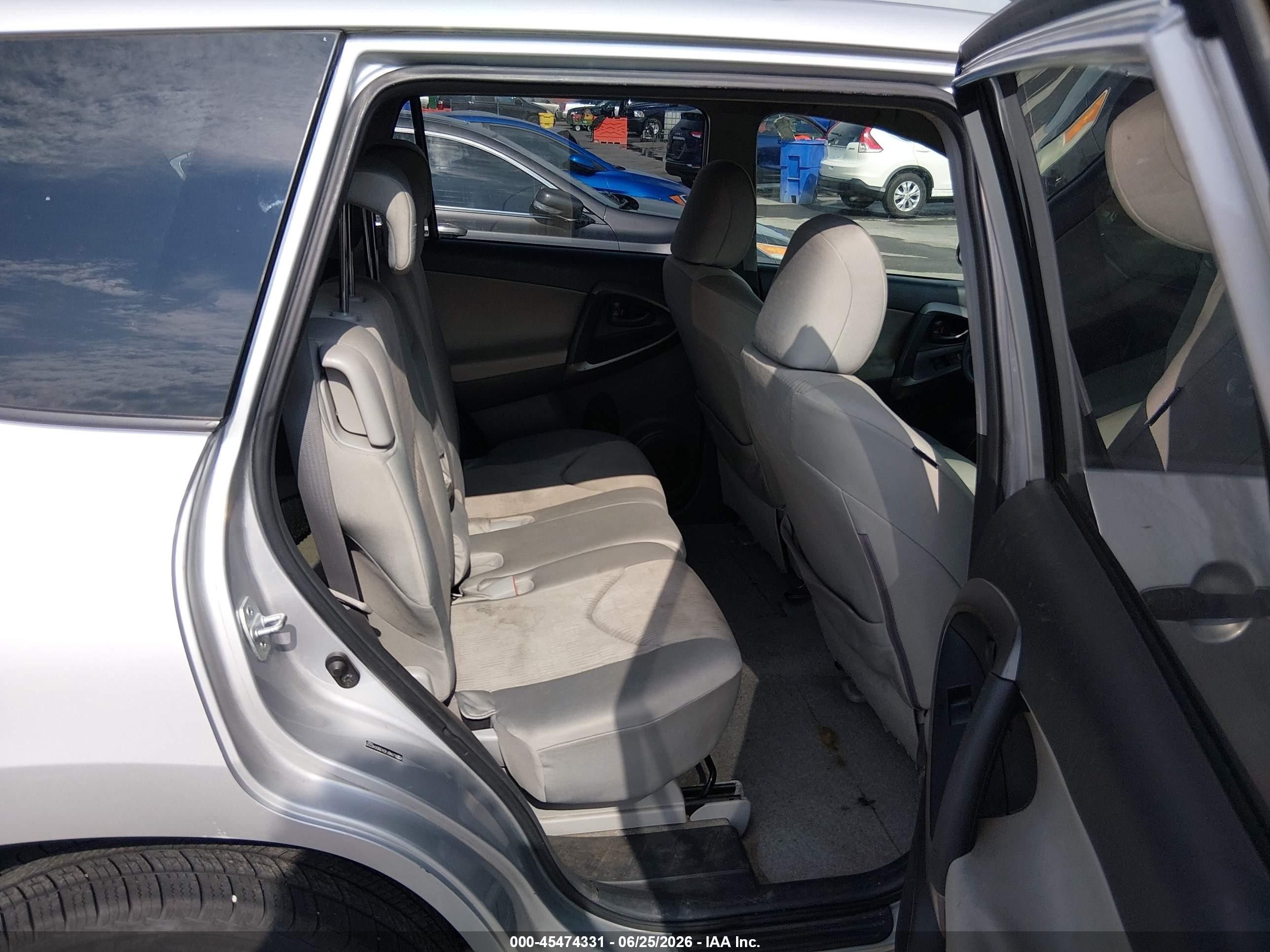 2011 Toyota Rav4   Silver vin: JTMBF4DV3BD040220