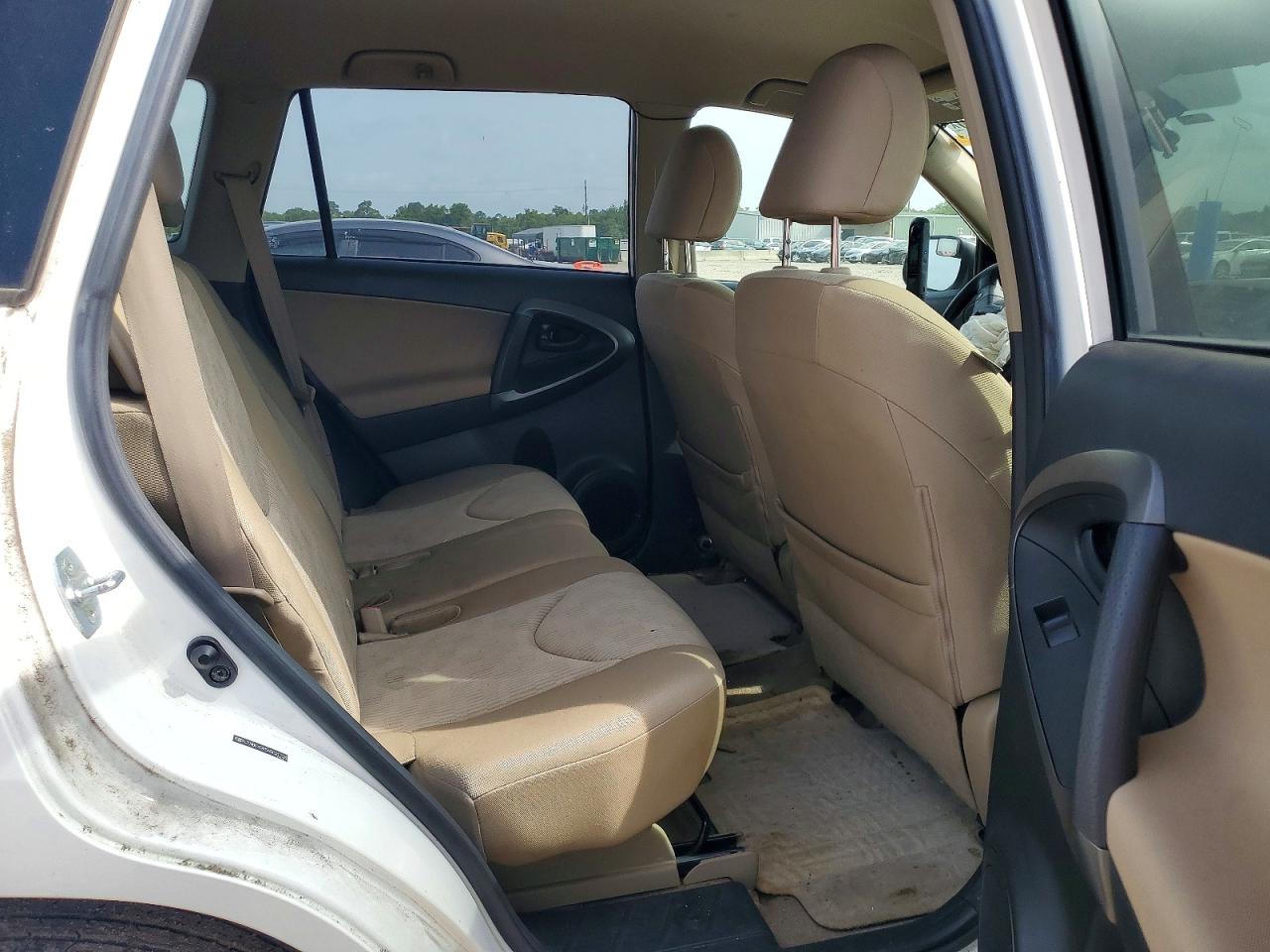2010 Toyota Rav4 Base White vin: JTMBF4DV5A5021726