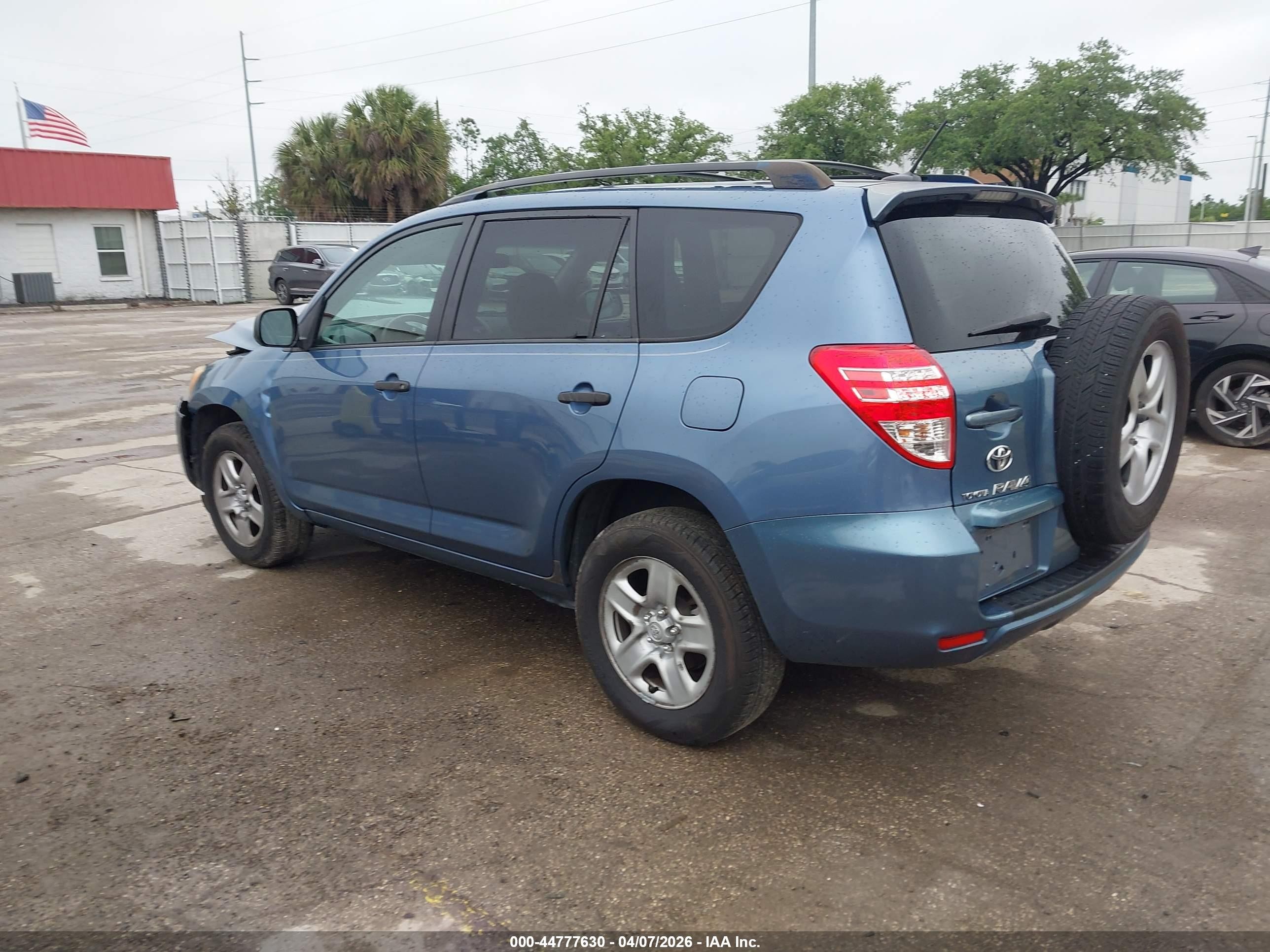 2010 Toyota Rav4   Синий vin: JTMBF4DV5A5024660