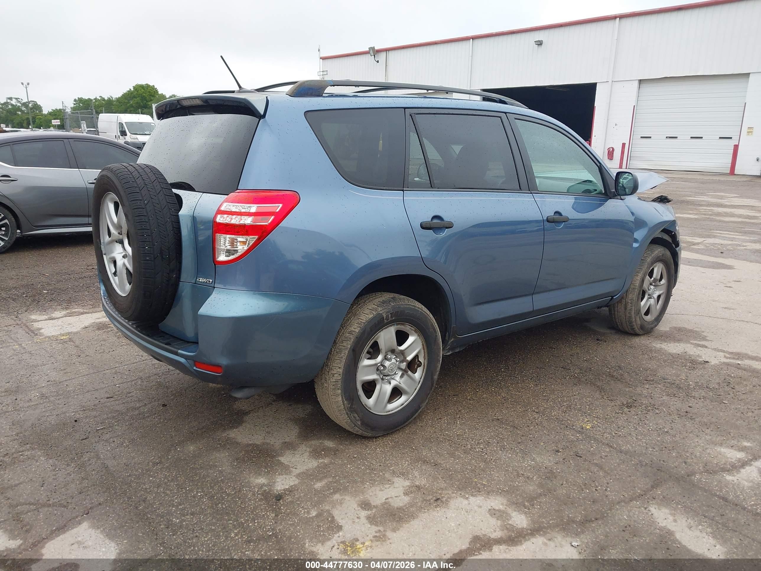 2010 Toyota Rav4   Синий vin: JTMBF4DV5A5024660