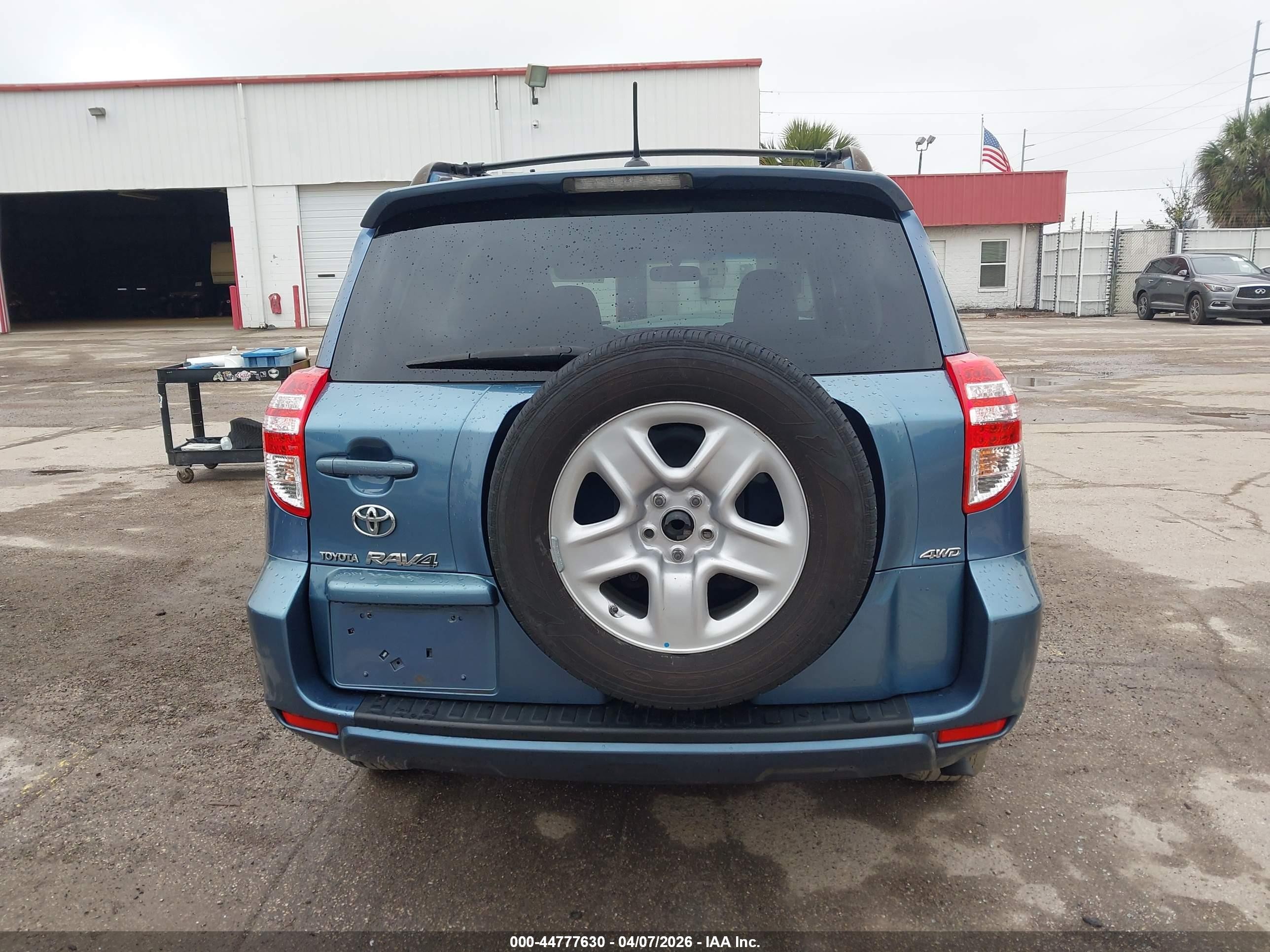 2010 Toyota Rav4   Синий vin: JTMBF4DV5A5024660