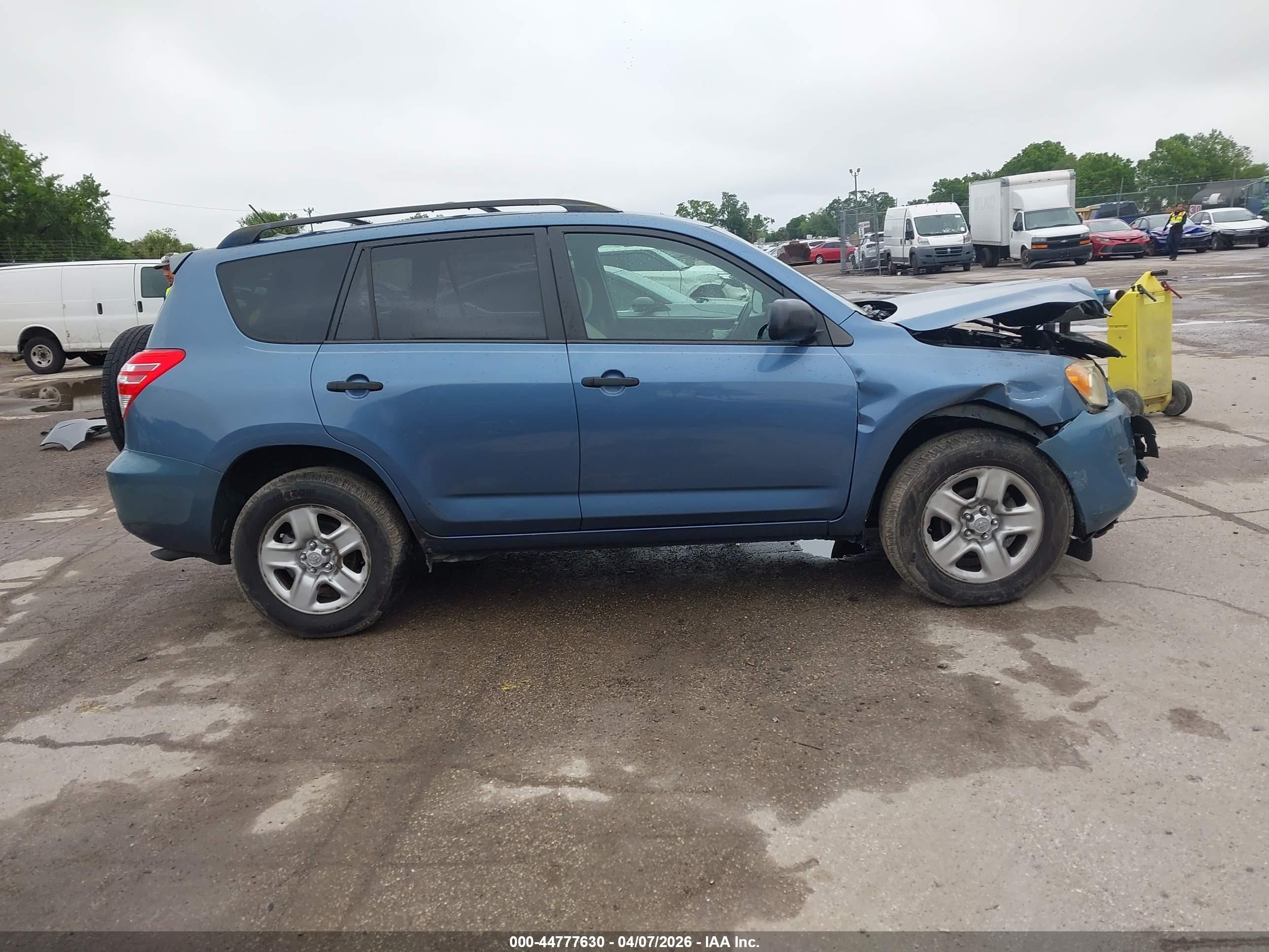 2010 Toyota Rav4   Синий vin: JTMBF4DV5A5024660