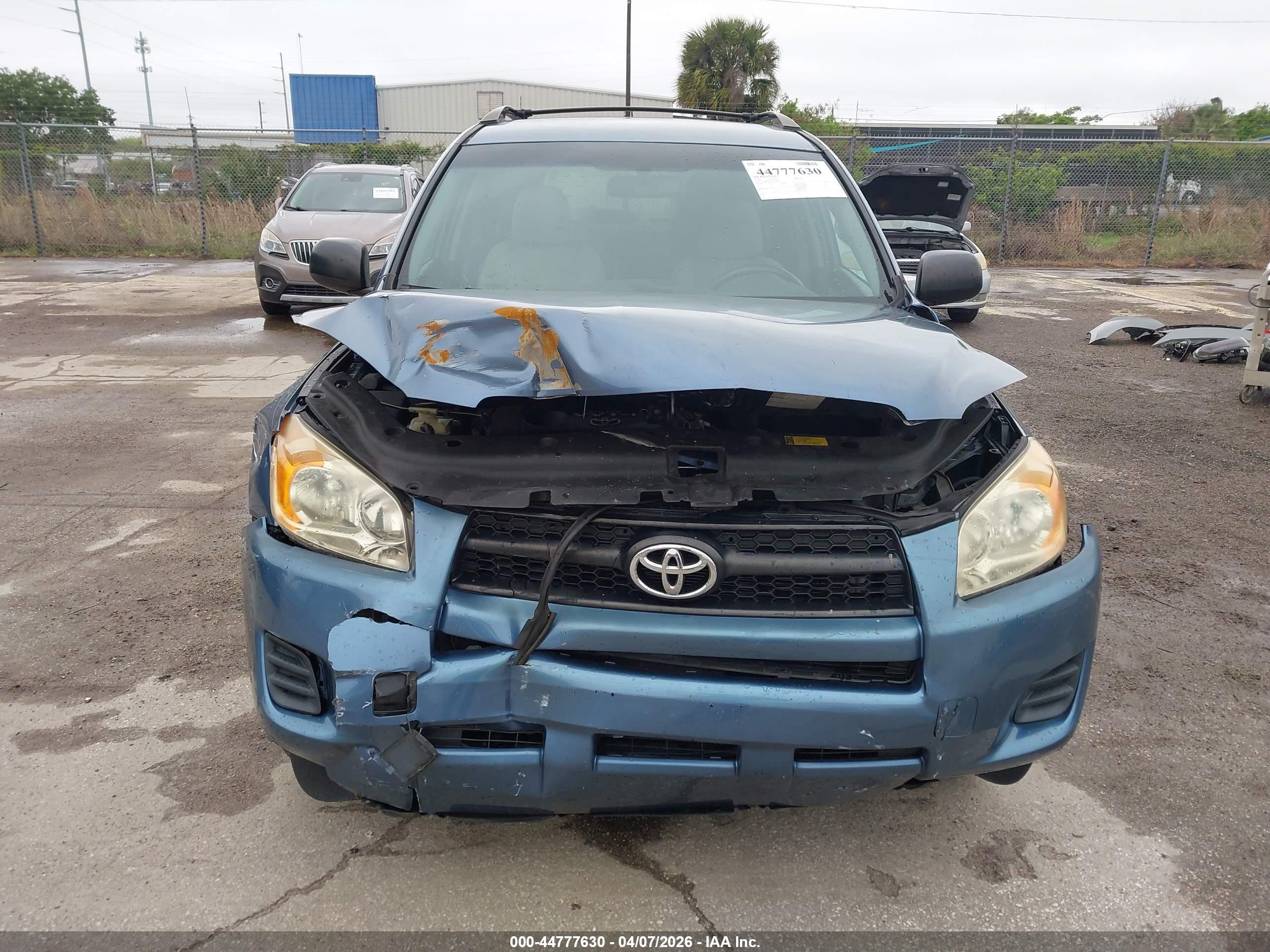 2010 Toyota Rav4   Синий vin: JTMBF4DV5A5024660