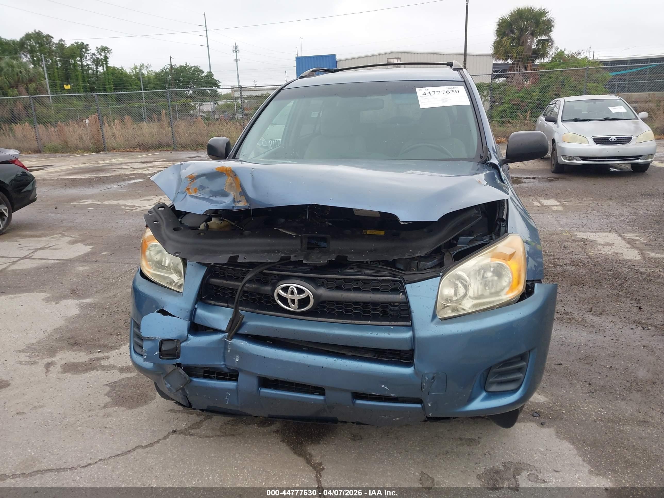 2010 Toyota Rav4   Синий vin: JTMBF4DV5A5024660