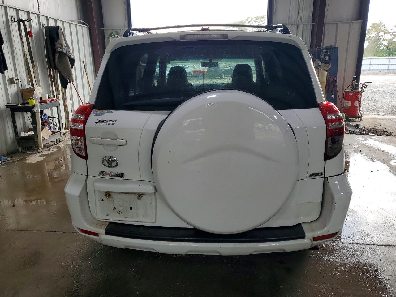 2011 Toyota Rav4 Base Белый vin: JTMBF4DV5B5042920