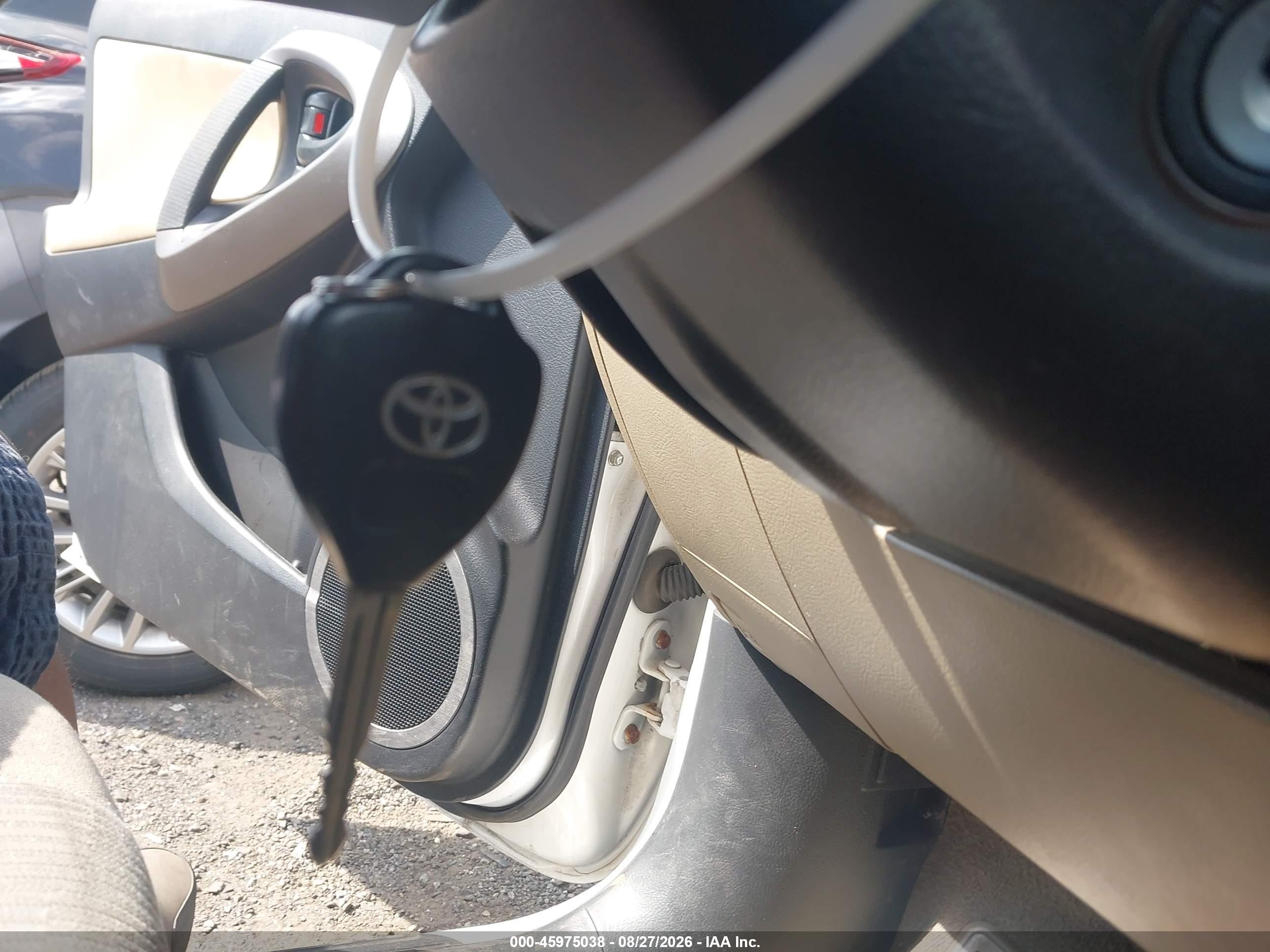 2010 Toyota Rav4   White vin: JTMBF4DV6A5021251