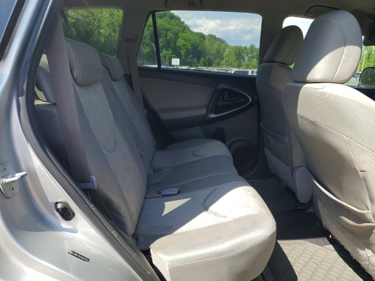 2010 Toyota Rav4 Base Silver vin: JTMBF4DV6AD024513