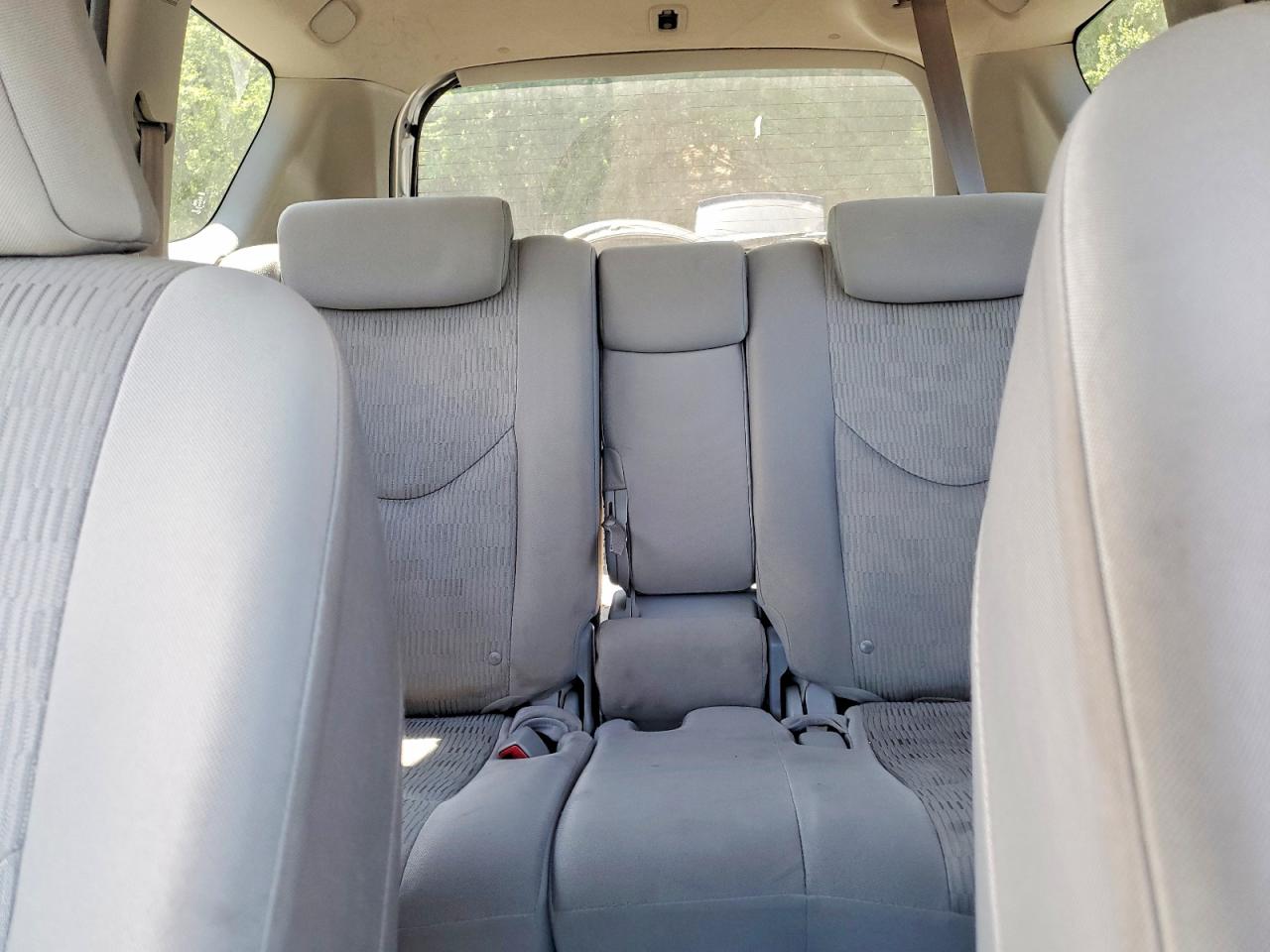 2010 Toyota Rav4 Base Silver vin: JTMBF4DV6AD024513