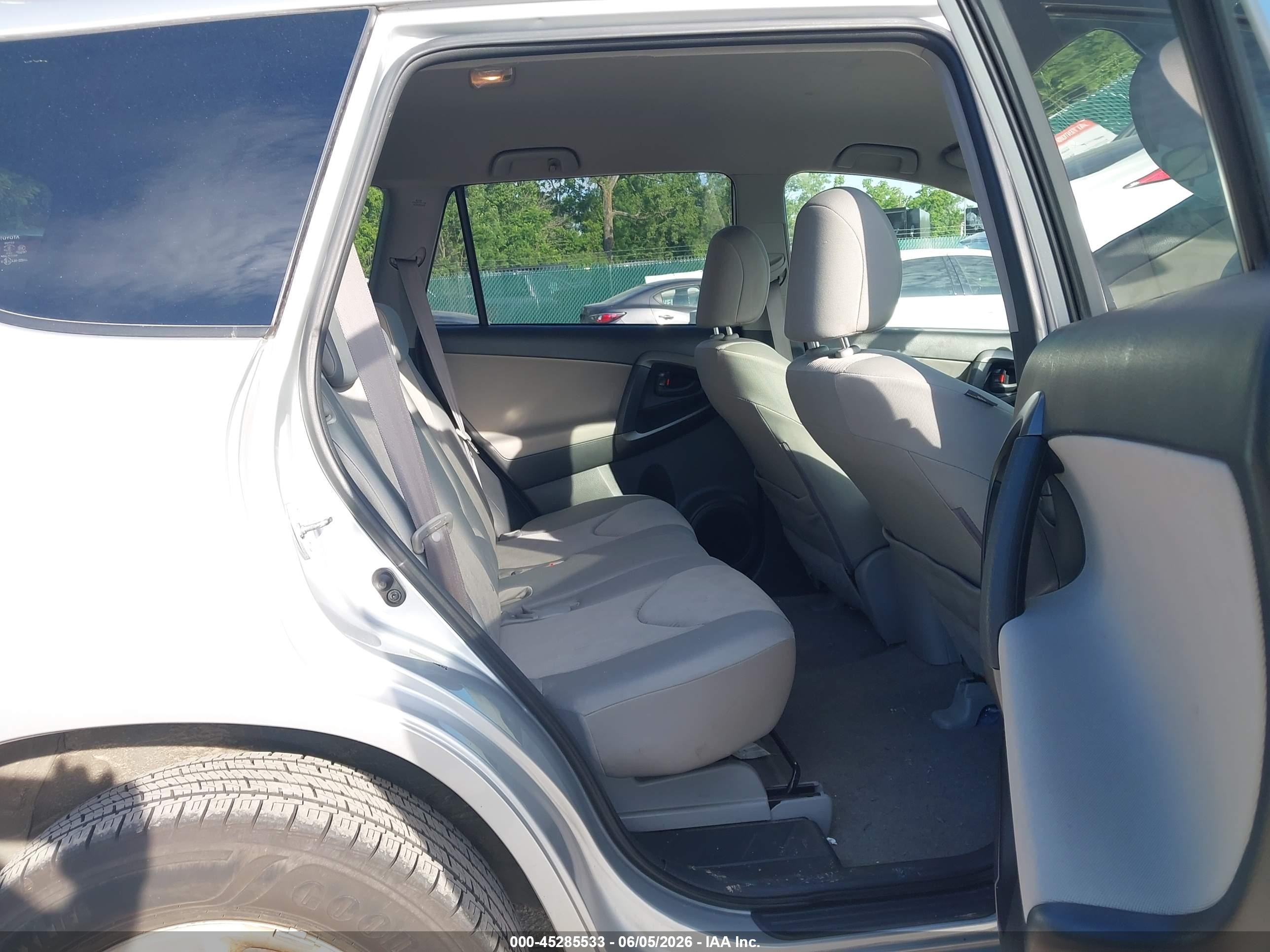2010 Toyota Rav4   Silver vin: JTMBF4DV6AD031588