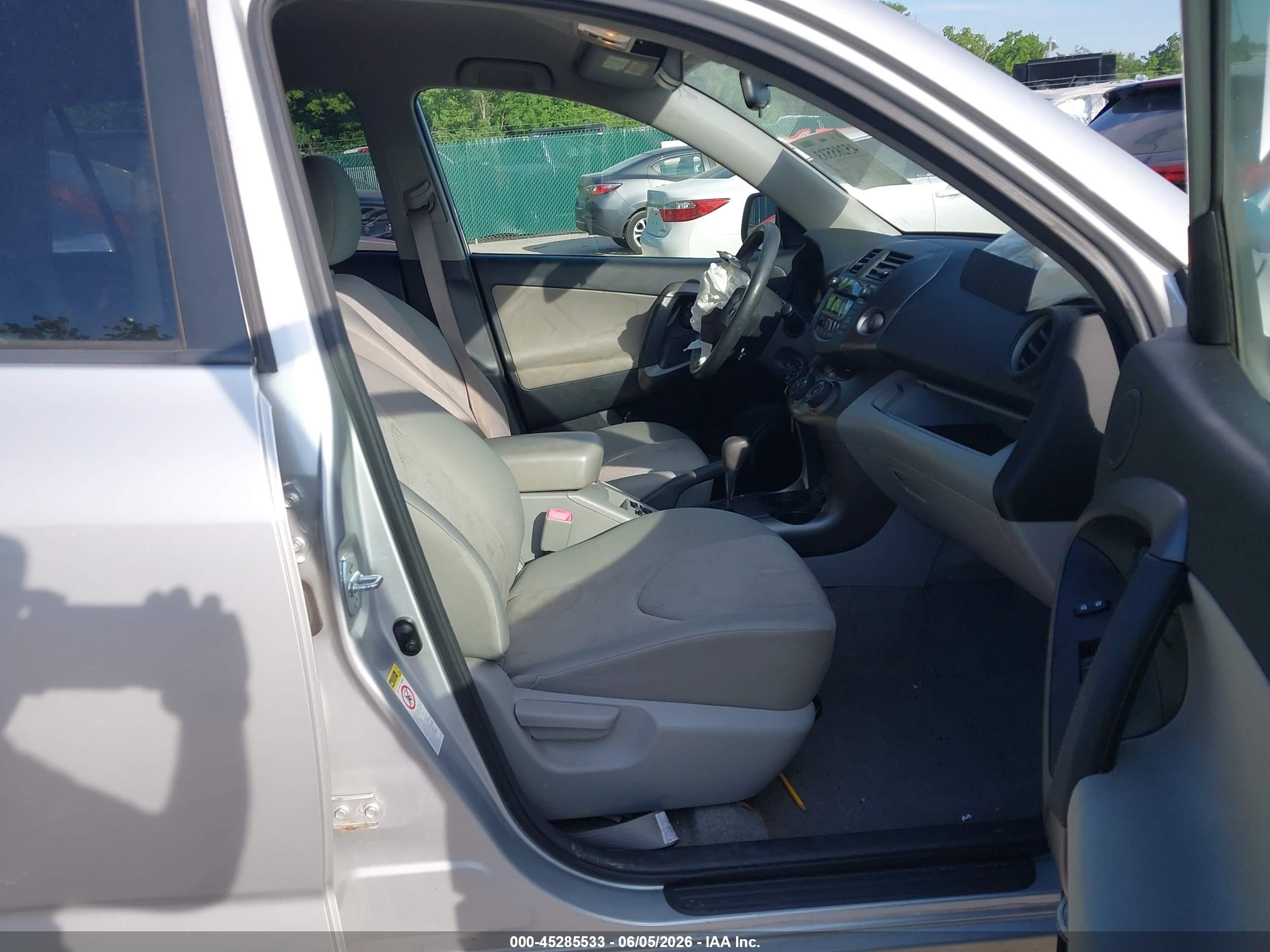 2010 Toyota Rav4   Silver vin: JTMBF4DV6AD031588