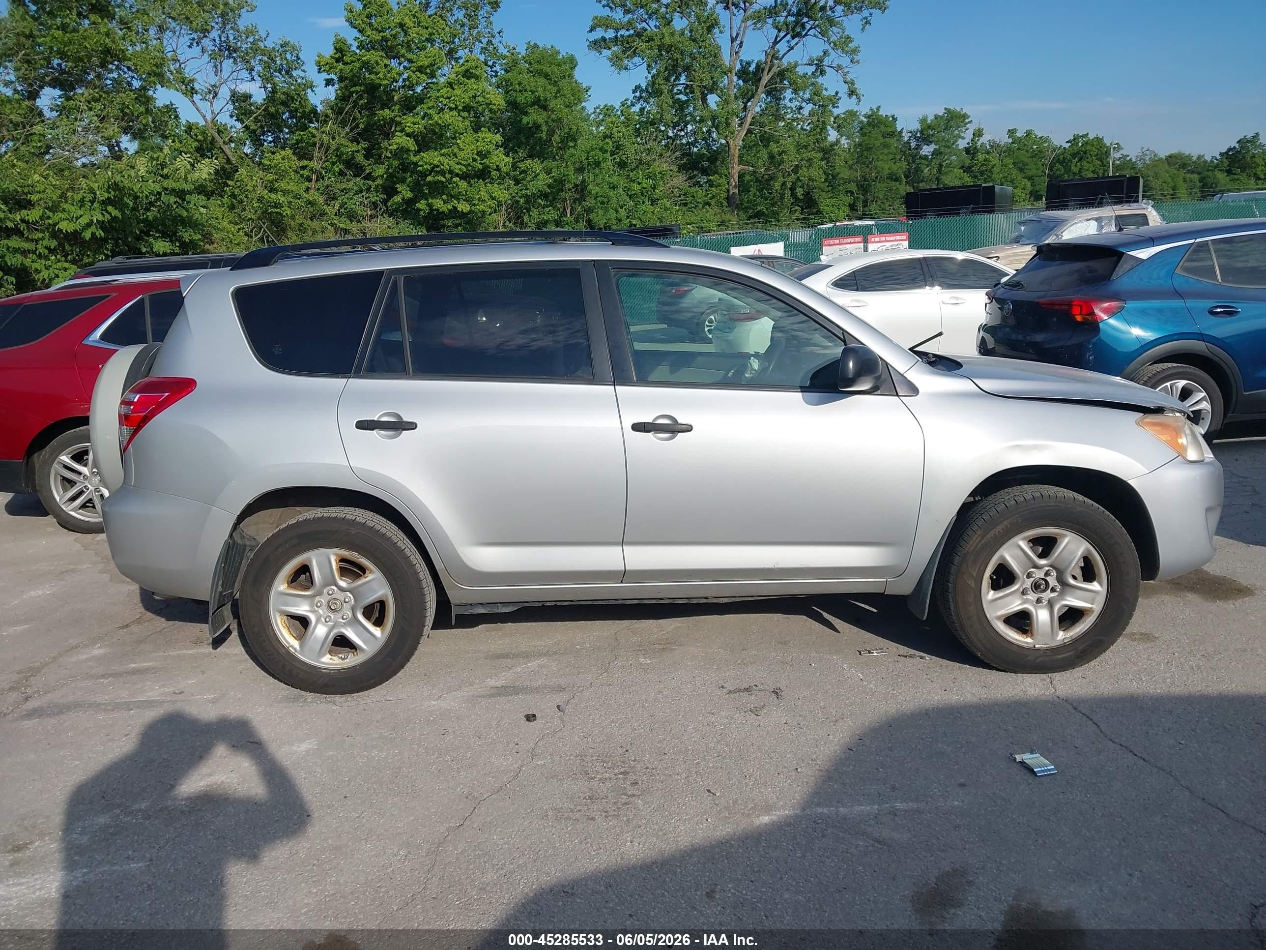 2010 Toyota Rav4   Silver vin: JTMBF4DV6AD031588