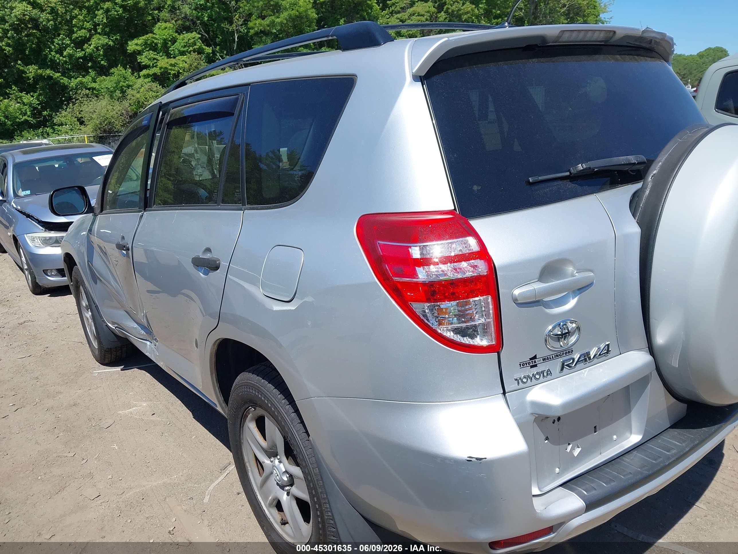 2010 Toyota Rav4 Silver vin: JTMBF4DV6AD036113
