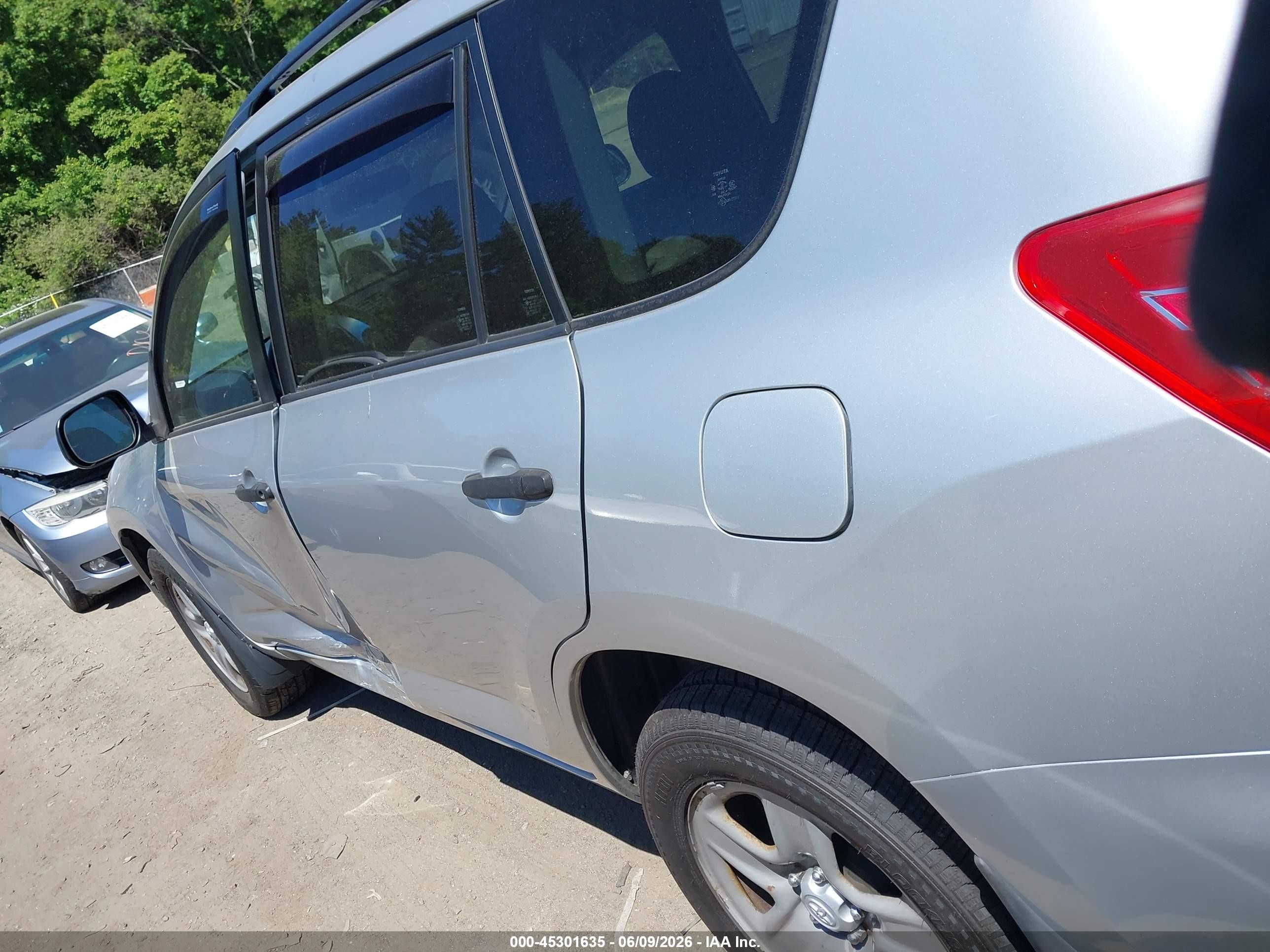 2010 Toyota Rav4 Silver vin: JTMBF4DV6AD036113
