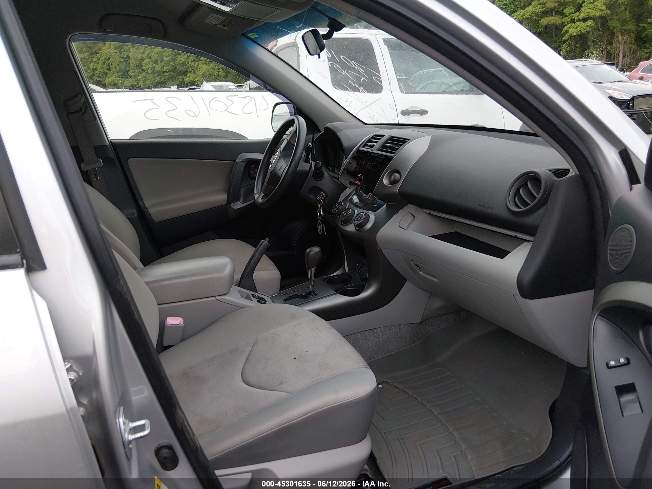 2010 Toyota Rav4 Silver vin: JTMBF4DV6AD036113
