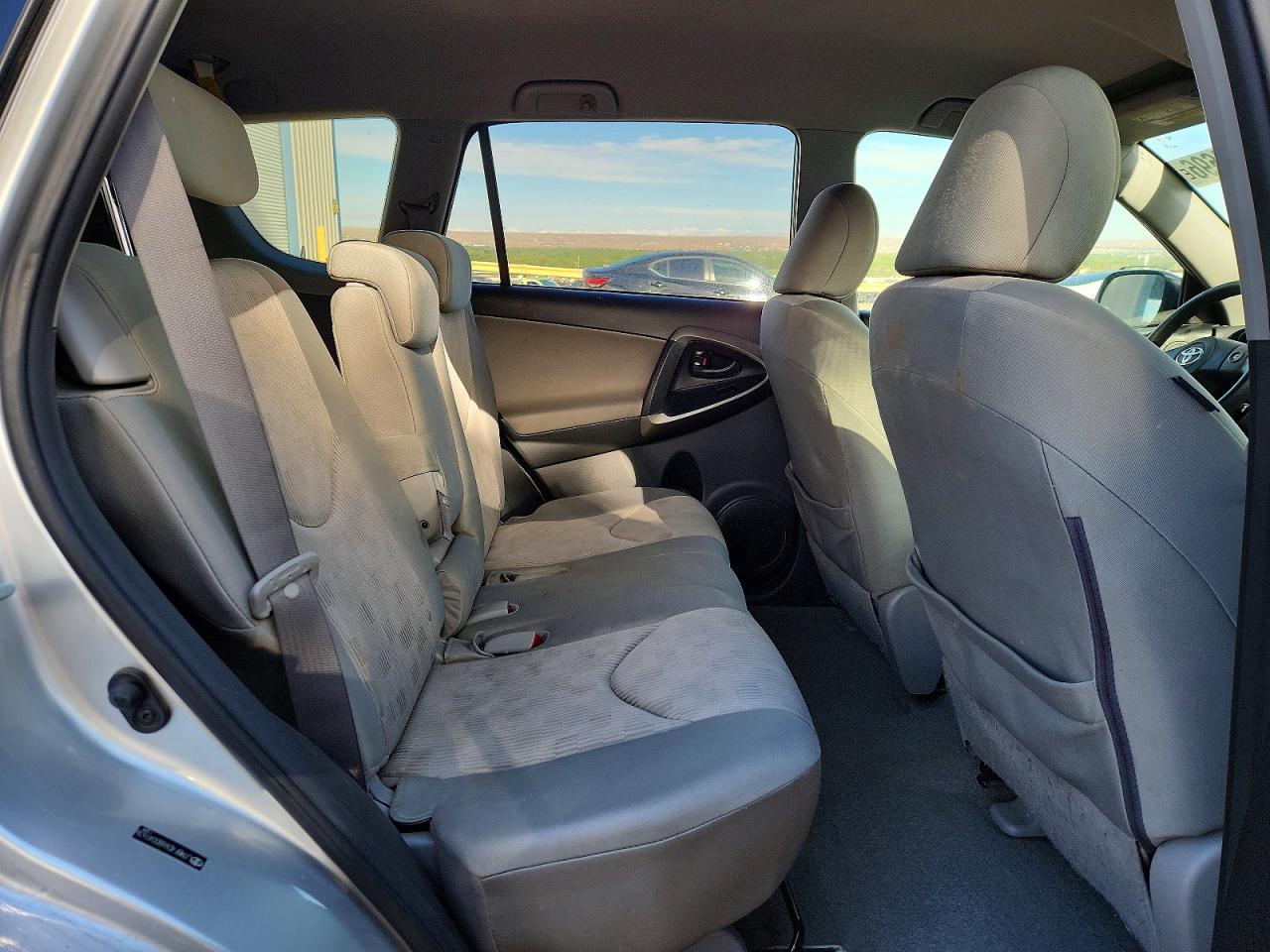 2011 Toyota Rav4 Base Silver vin: JTMBF4DV6BD041636