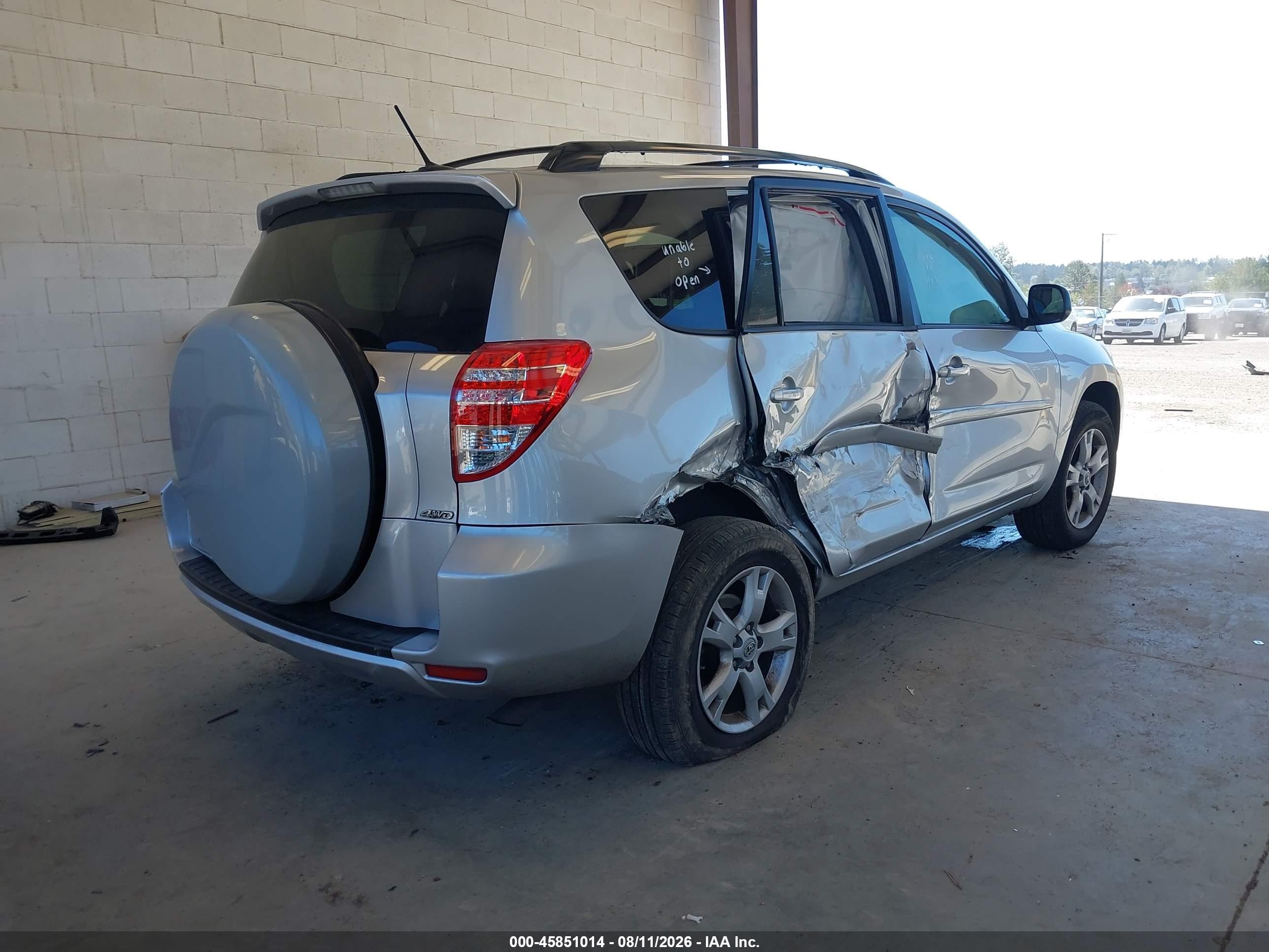 2011 Toyota Rav4   Silver vin: JTMBF4DV7B5039811