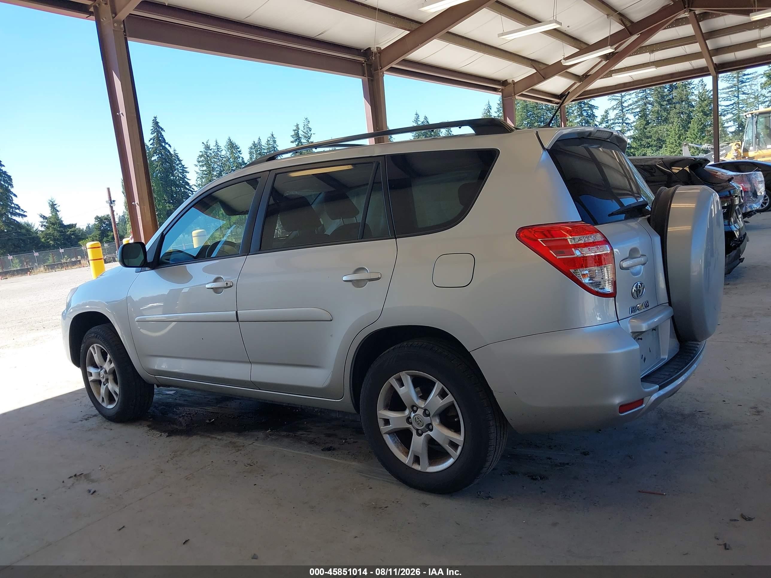 2011 Toyota Rav4   Silver vin: JTMBF4DV7B5039811