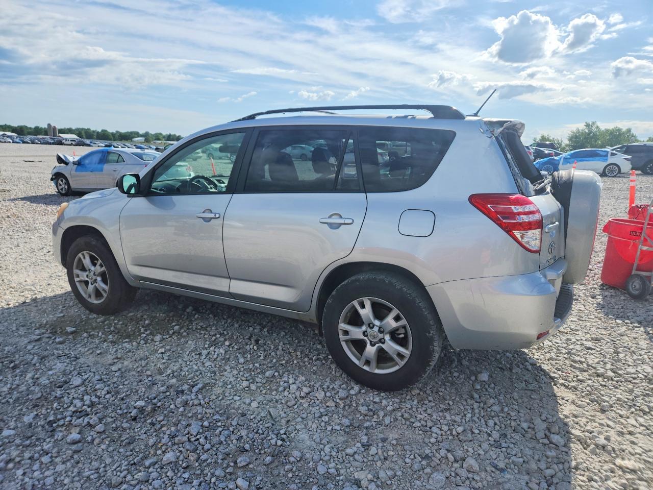 2011 Toyota Rav4 Base Silver vin: JTMBF4DV7B5046175
