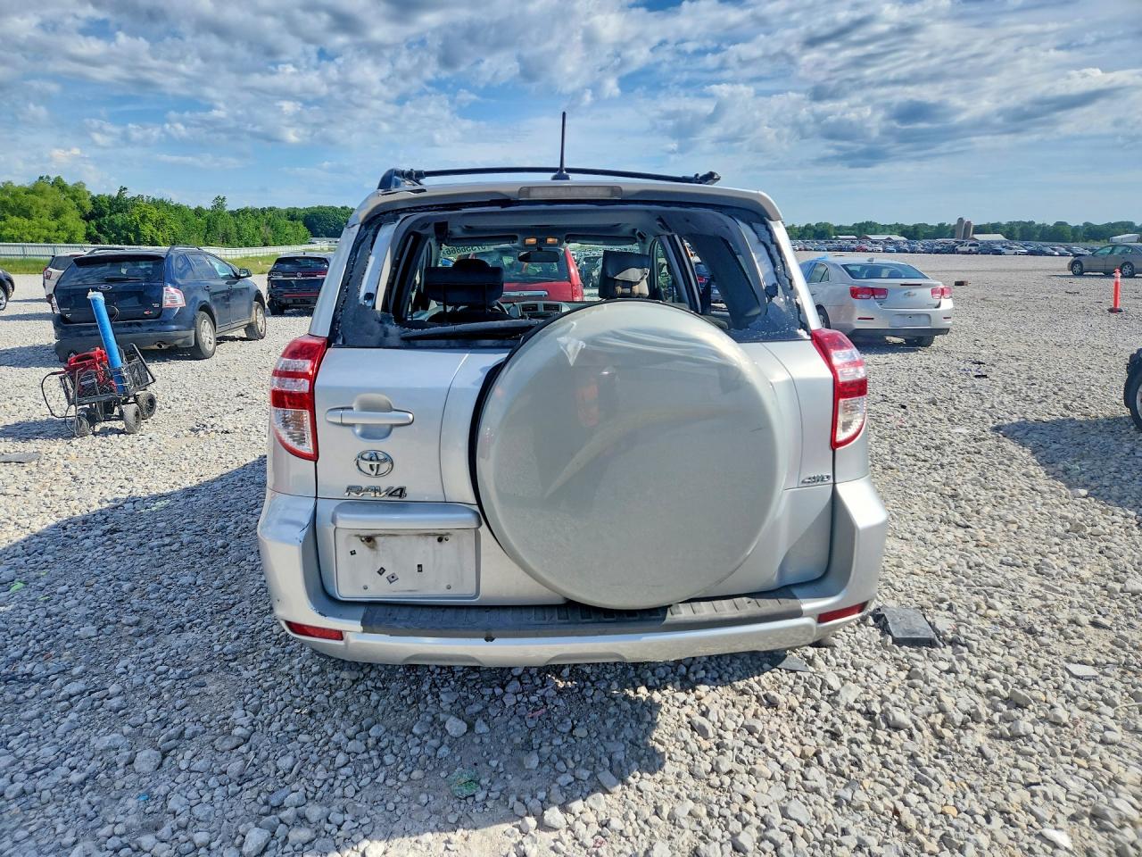2011 Toyota Rav4 Base Silver vin: JTMBF4DV7B5046175