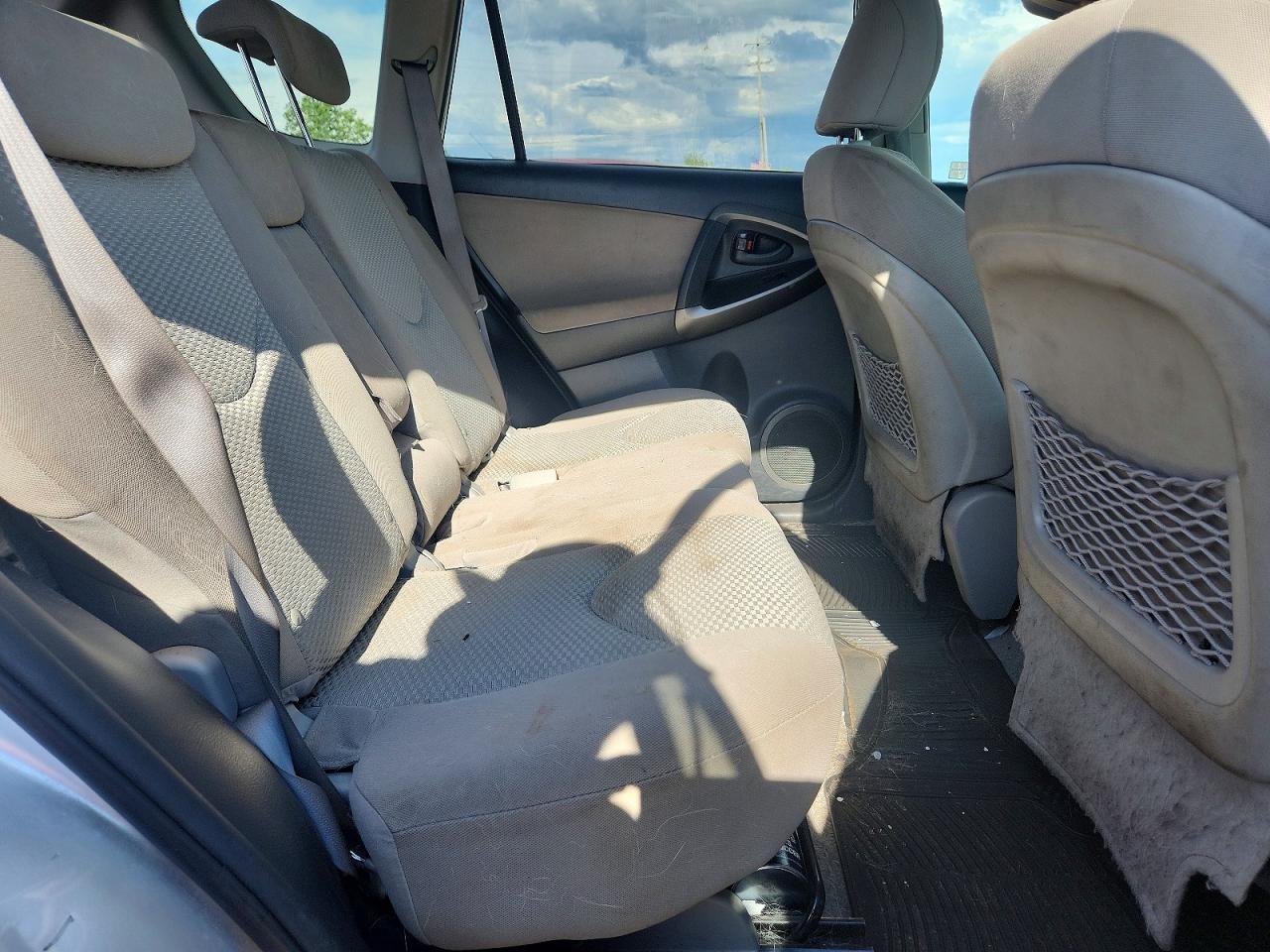 2011 Toyota Rav4 Base Silver vin: JTMBF4DV7B5046175