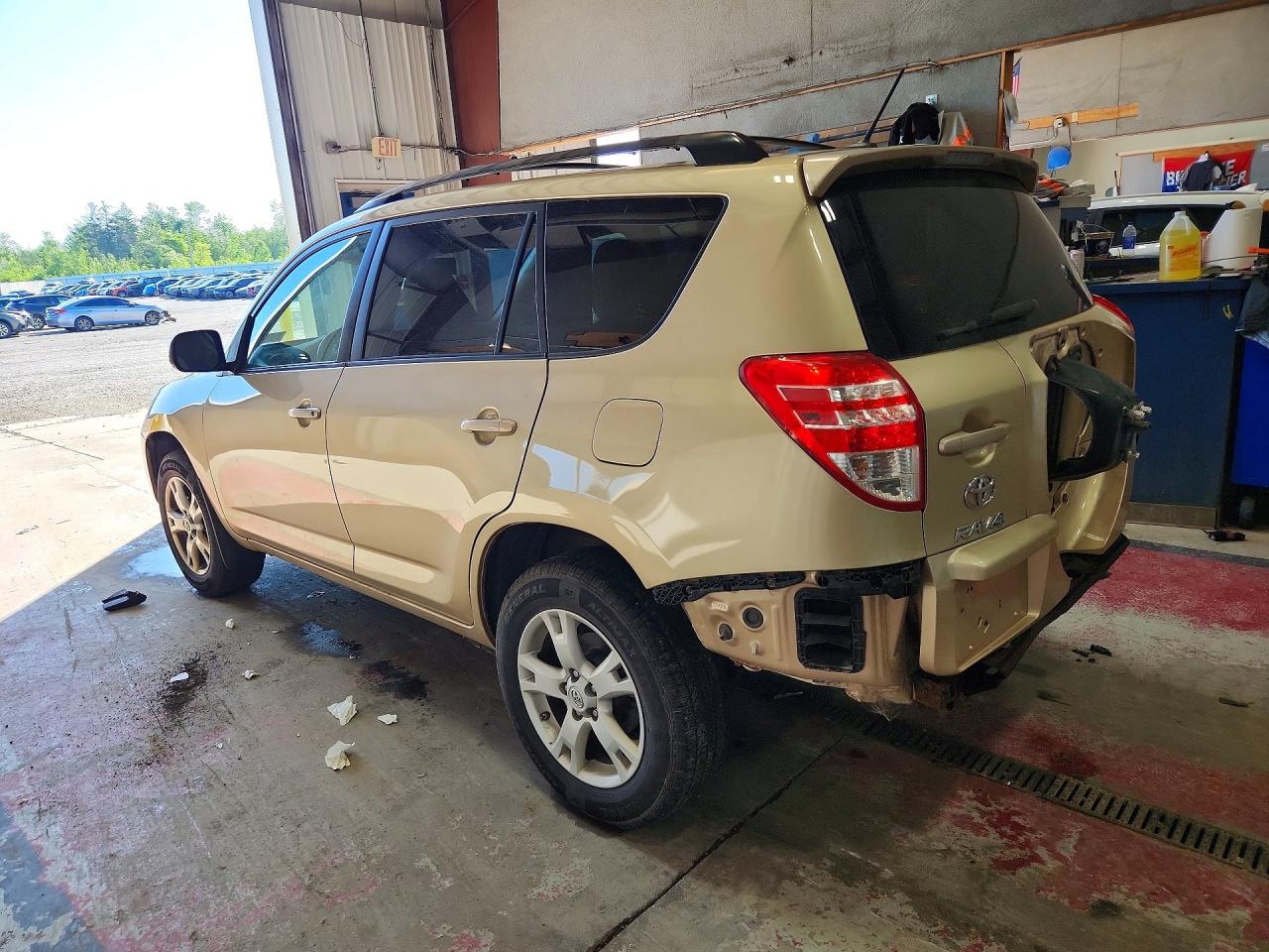 2012 Toyota Rav4 Base Gold vin: JTMBF4DV7CD043204