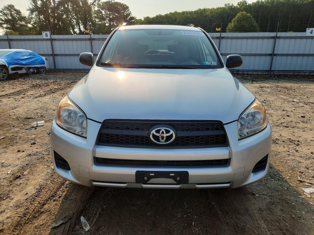 2010 Toyota Rav4 Base Silver vin: JTMBF4DV8AD037263