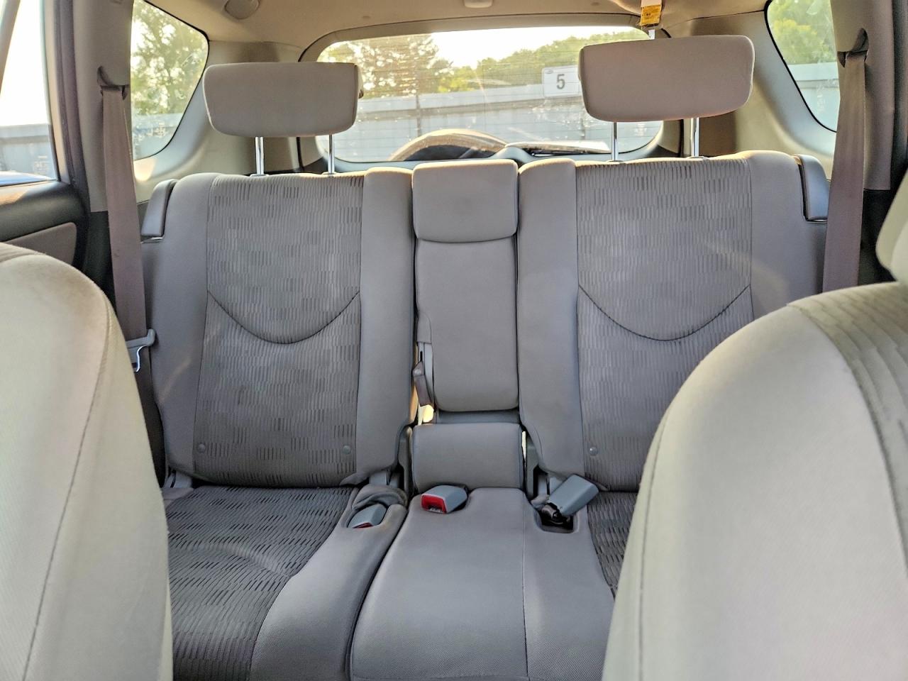 2010 Toyota Rav4 Base Silver vin: JTMBF4DV8AD037263