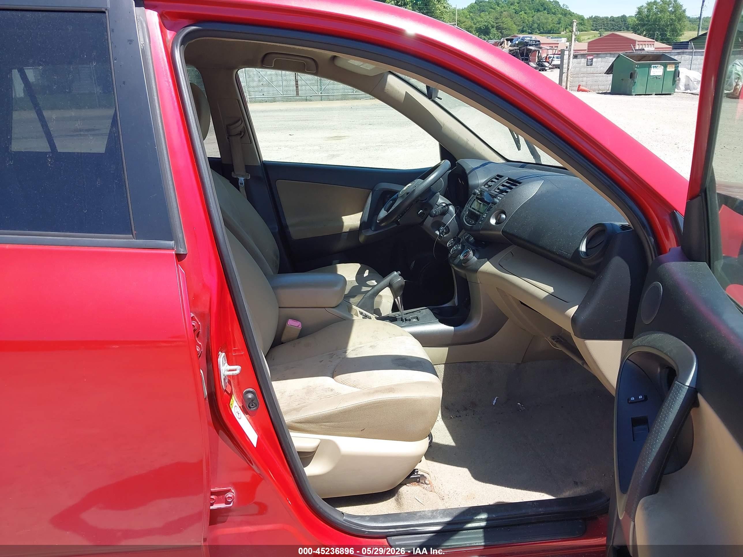 2011 Toyota Rav4   Красный vin: JTMBF4DV8B5049148