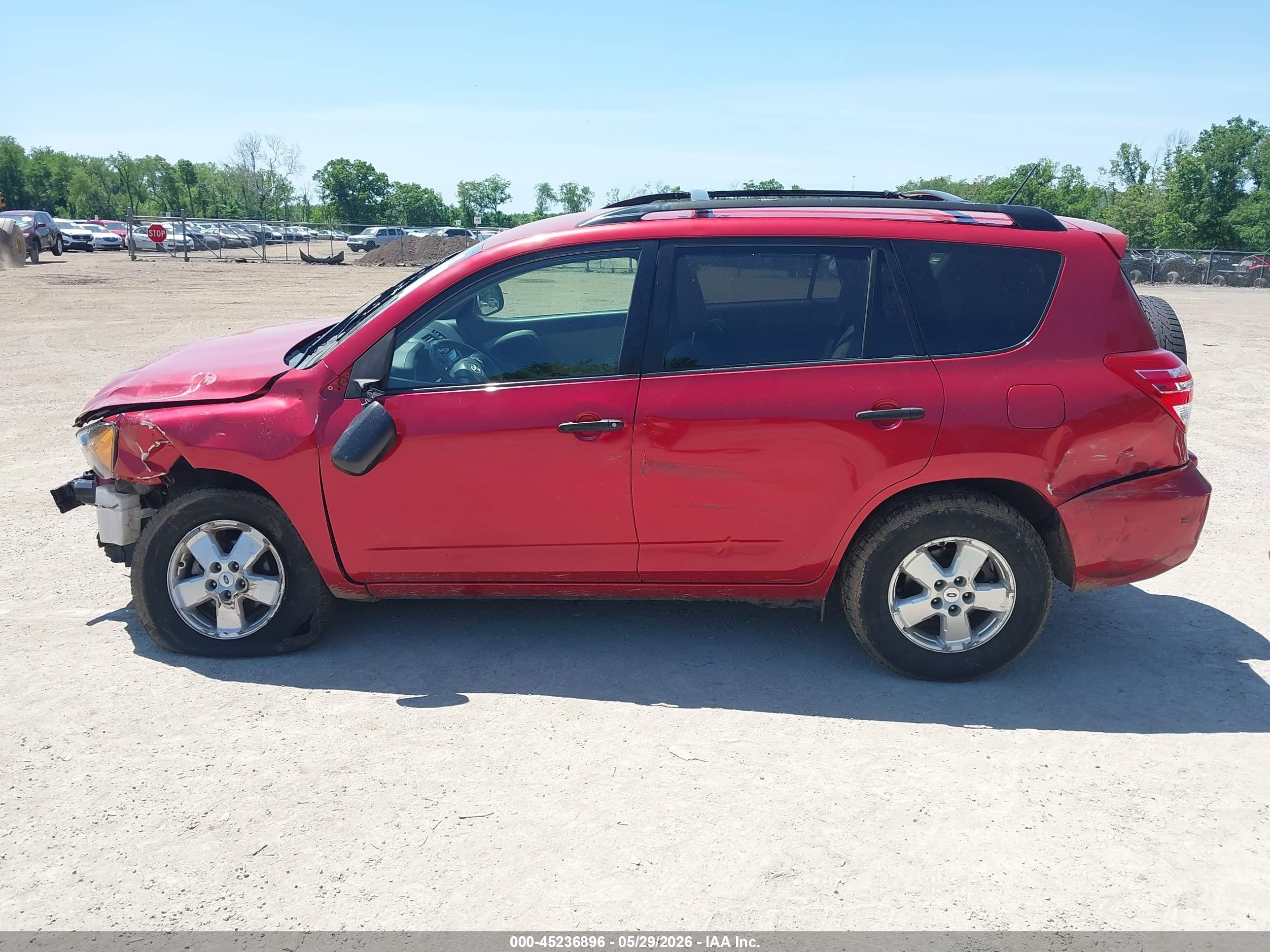 2011 Toyota Rav4   Красный vin: JTMBF4DV8B5049148