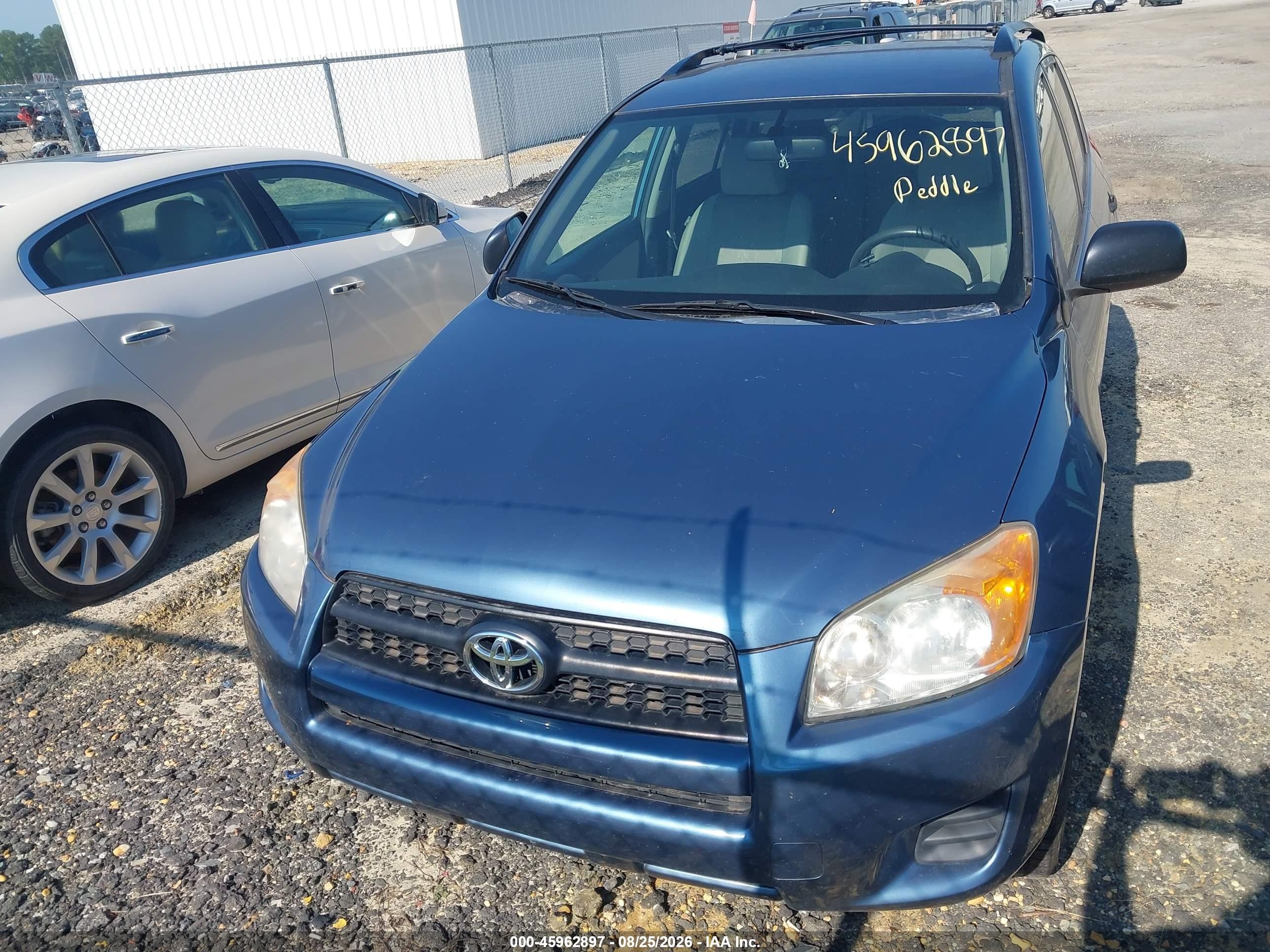 2011 Toyota Rav4   Синий vin: JTMBF4DV8BD040021