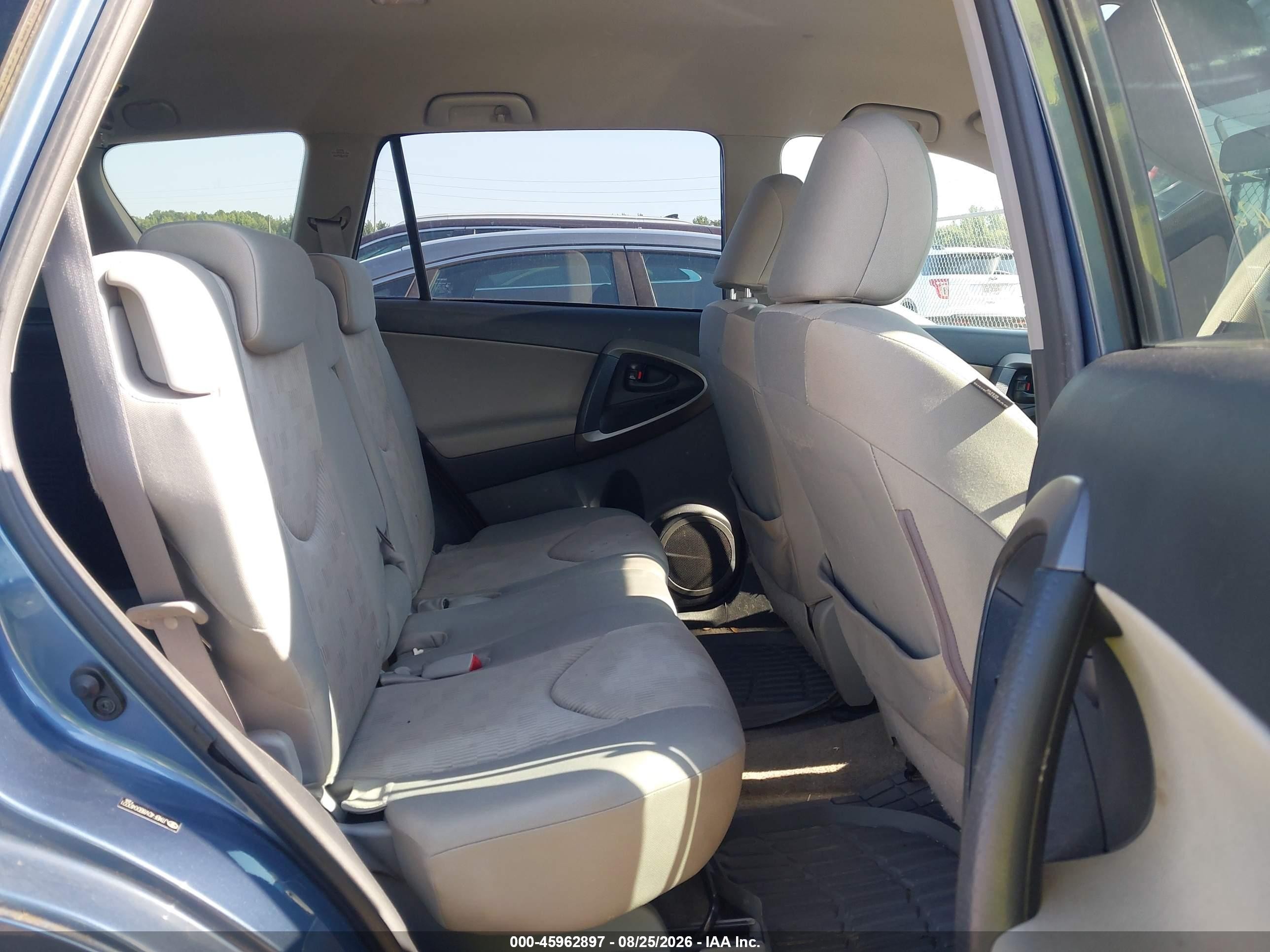 2011 Toyota Rav4   Синий vin: JTMBF4DV8BD040021
