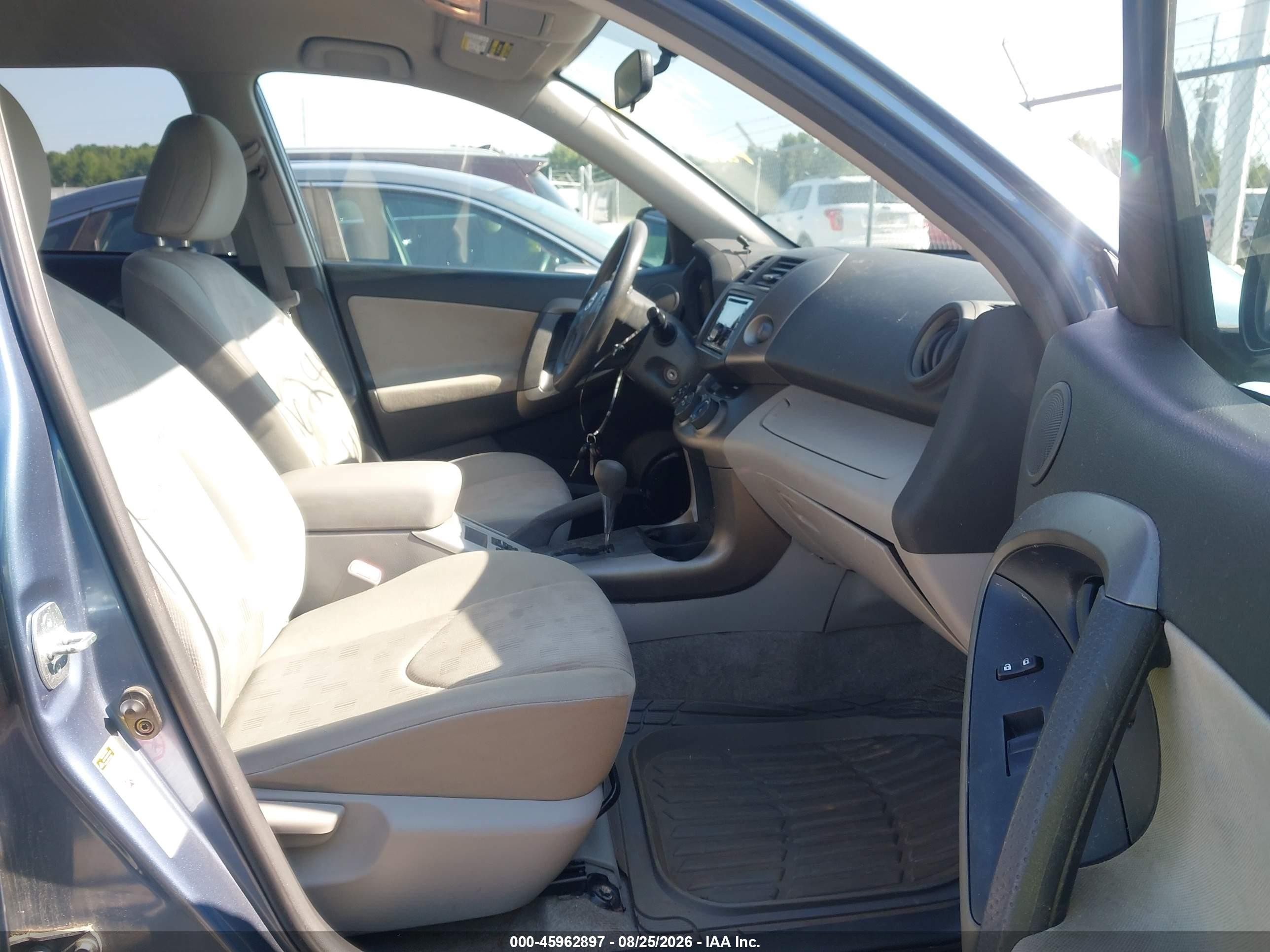 2011 Toyota Rav4   Синий vin: JTMBF4DV8BD040021