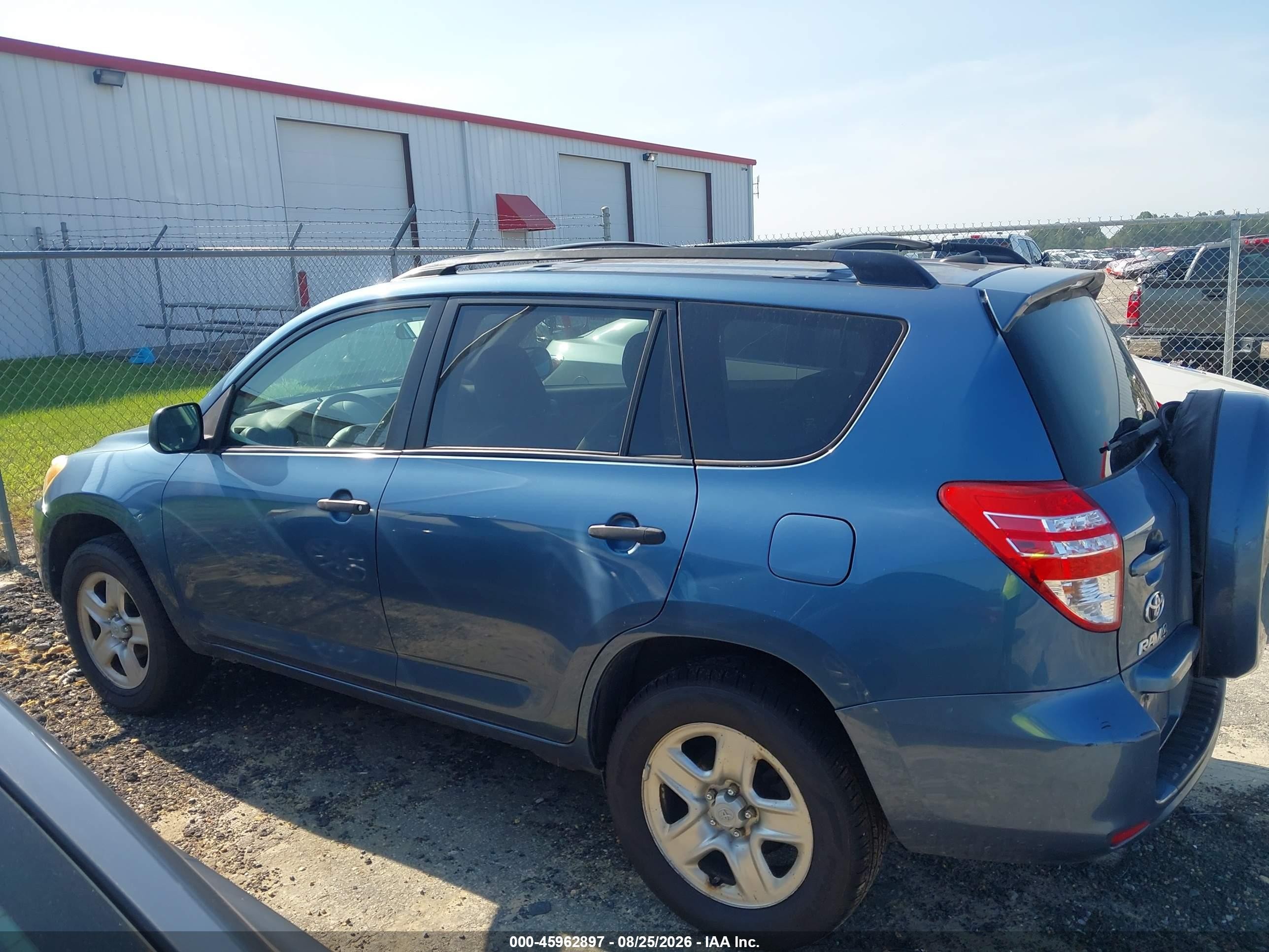 2011 Toyota Rav4   Синий vin: JTMBF4DV8BD040021