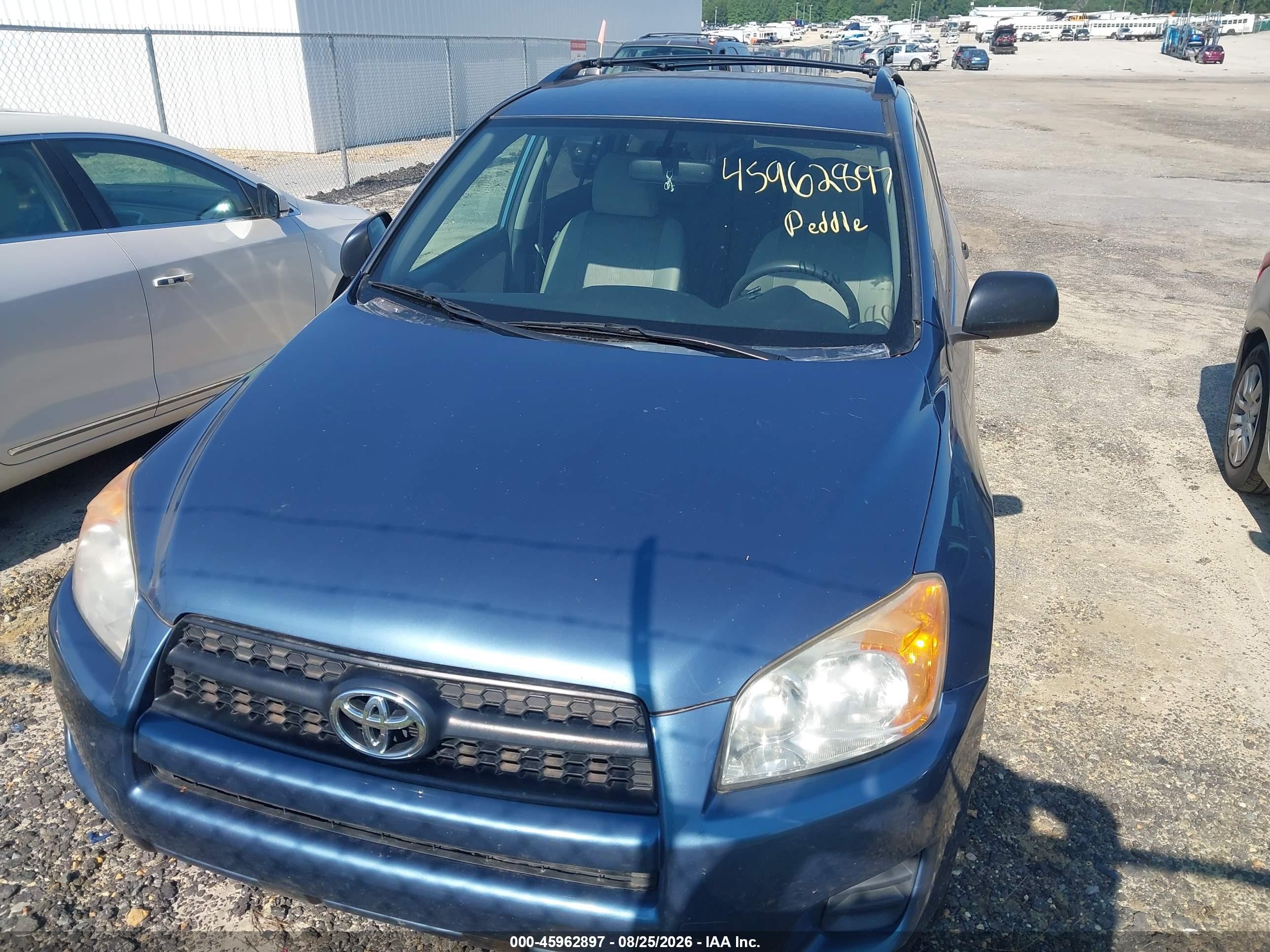 2011 Toyota Rav4   Синий vin: JTMBF4DV8BD040021