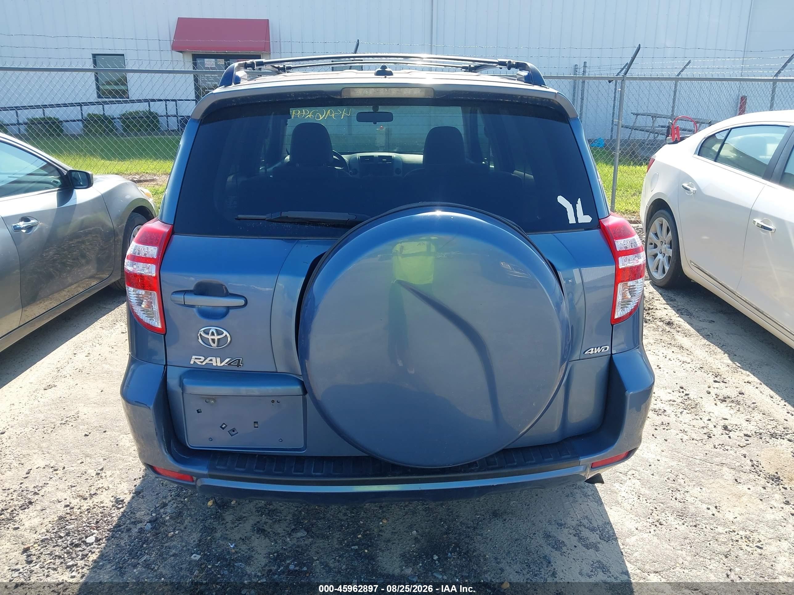2011 Toyota Rav4   Синий vin: JTMBF4DV8BD040021