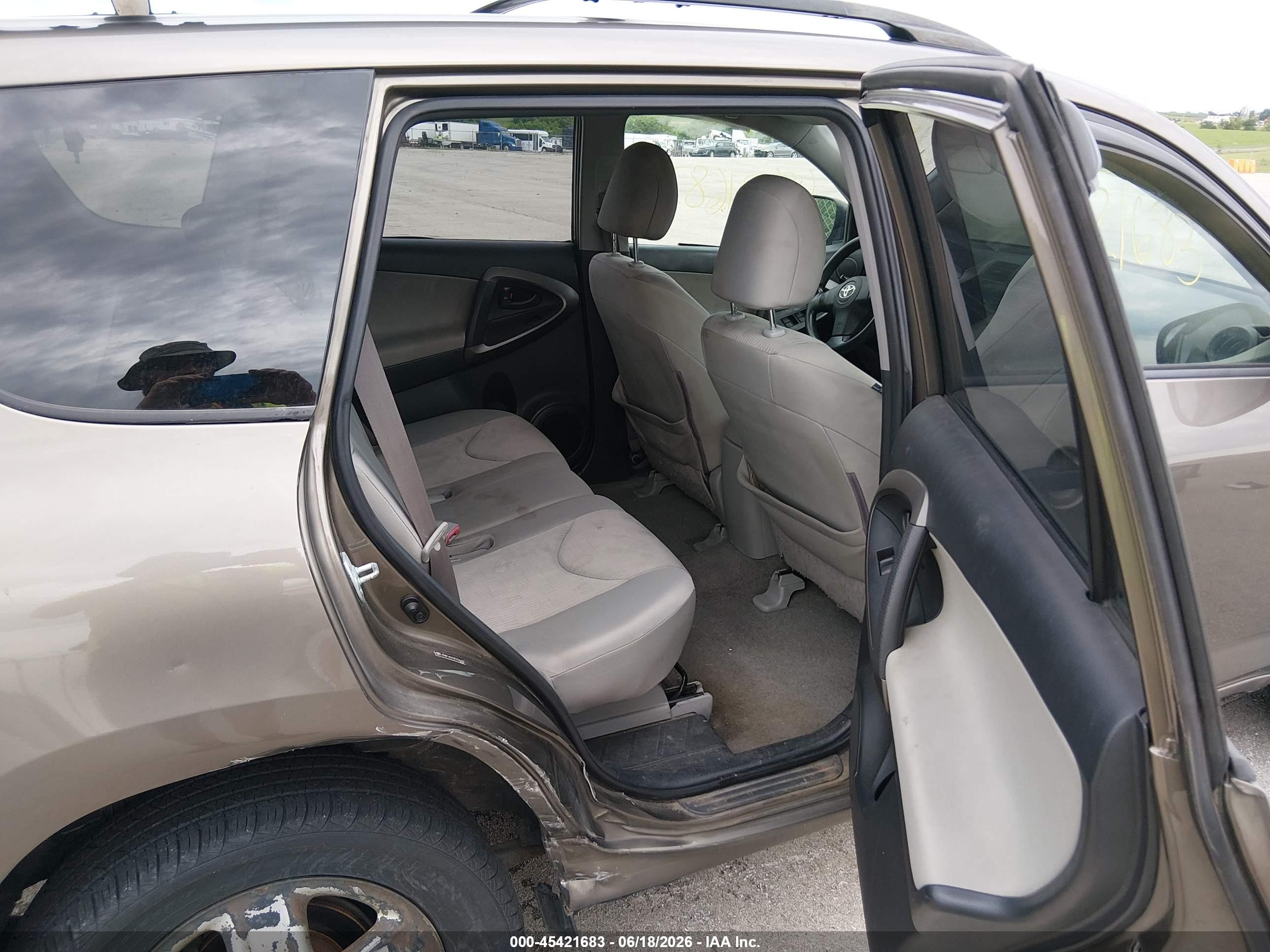 2010 Toyota Rav4   Beige vin: JTMBF4DV9A5026430