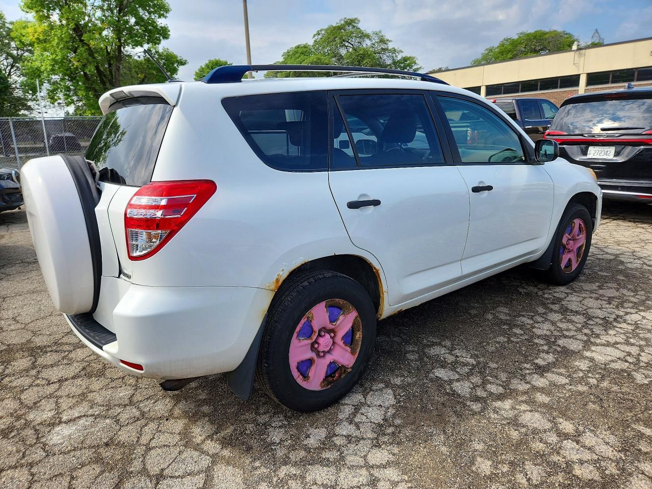 2010 Toyota Rav4 Base White vin: JTMBF4DV9AD022500
