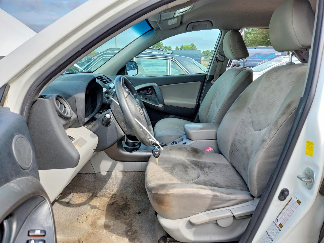 2010 Toyota Rav4 Base White vin: JTMBF4DV9AD022500